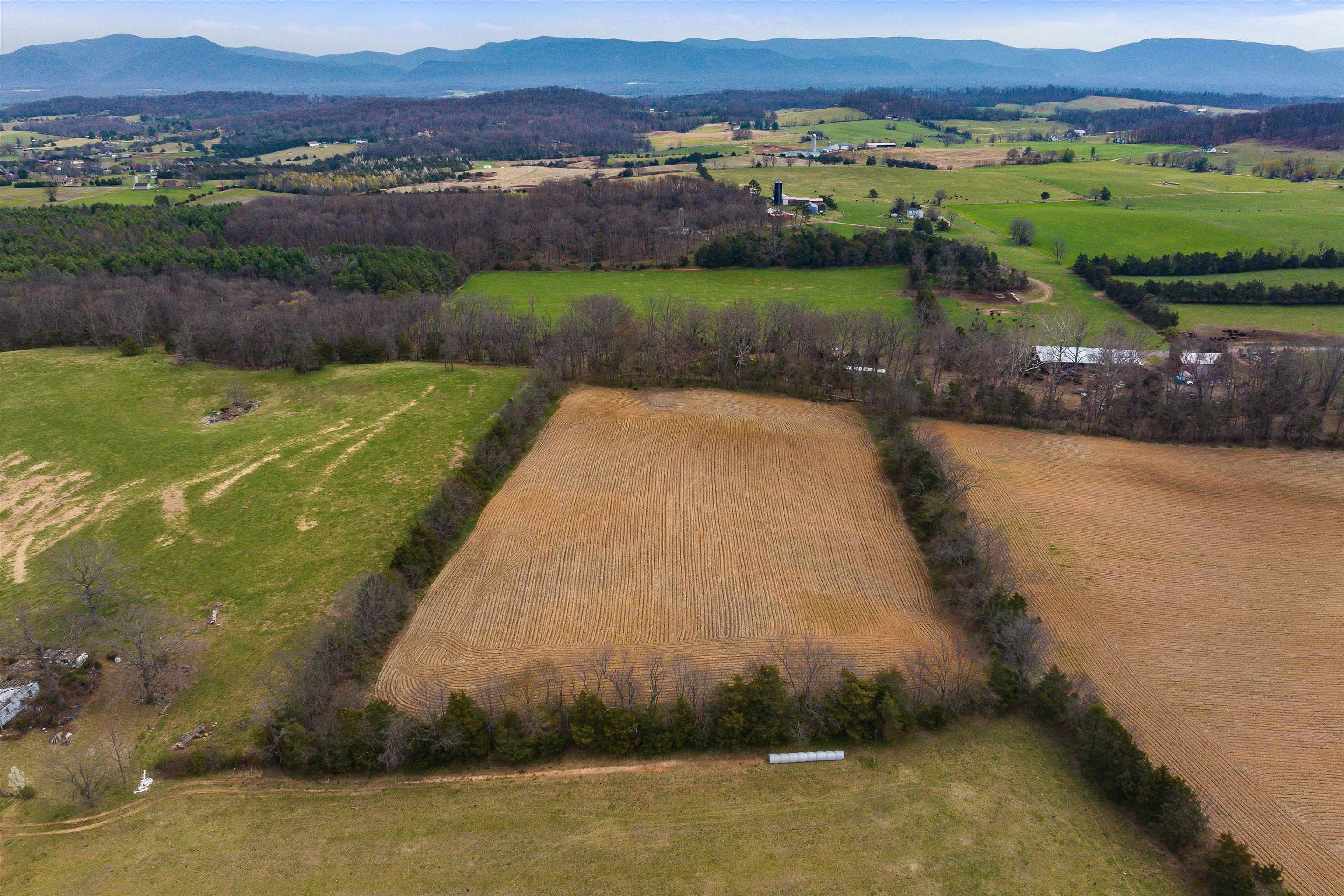 15, 17, 25, 37 Hayfield Ln