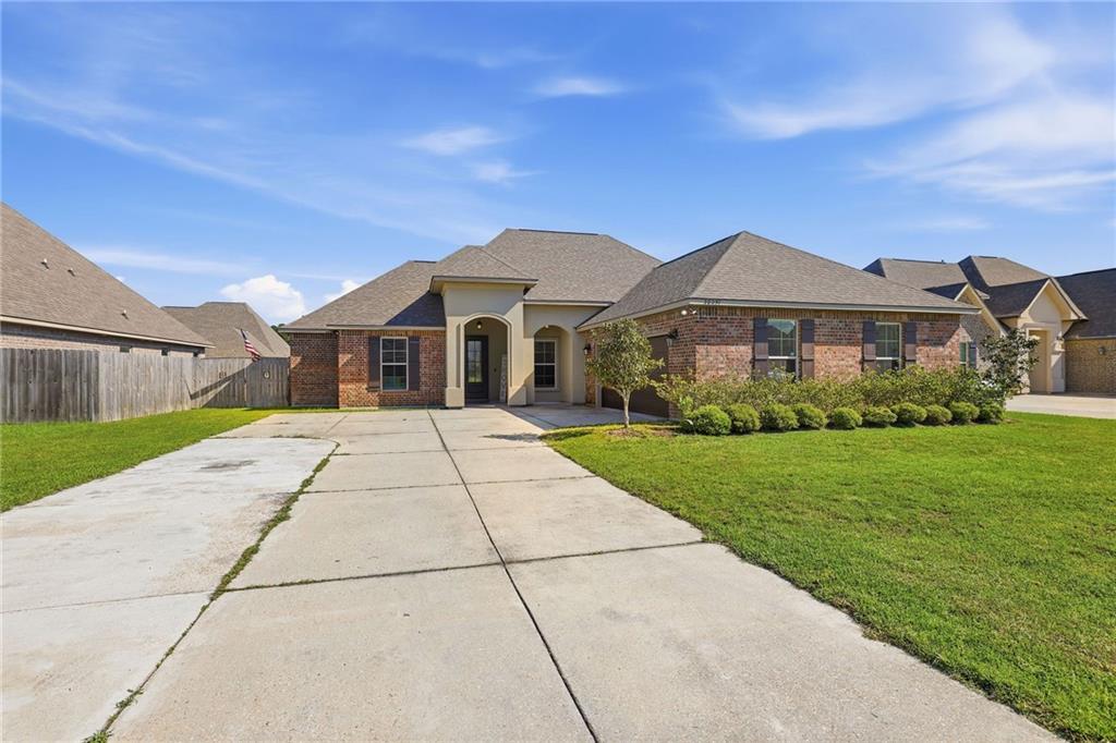 Photo 1 of Single family home for sale at 20291 Long Lake Dr, Hammond, LA 70403 | MLS# 2548906 | Listing updated on 2026-10-12