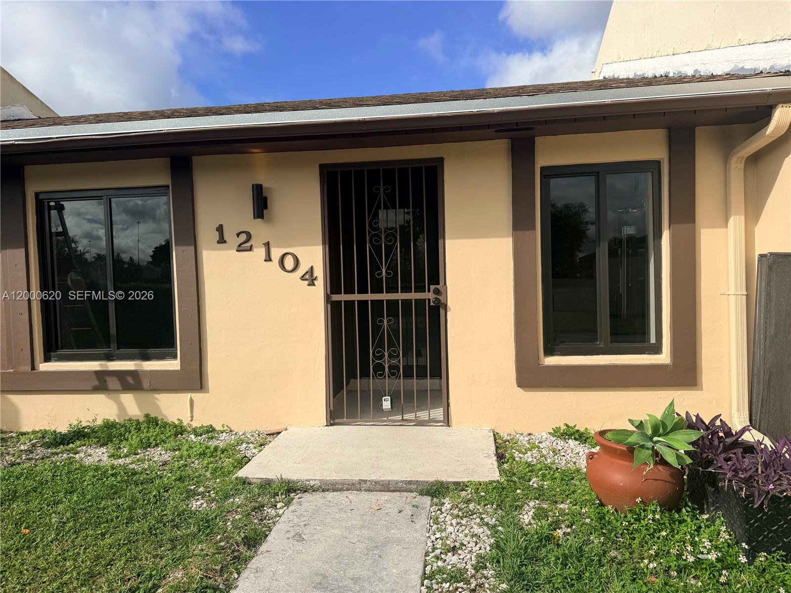 Homes for sale in Miami, FL | 12104 Sw 110th St Cir S, Miami, FL 33186 | MLS# A12000620