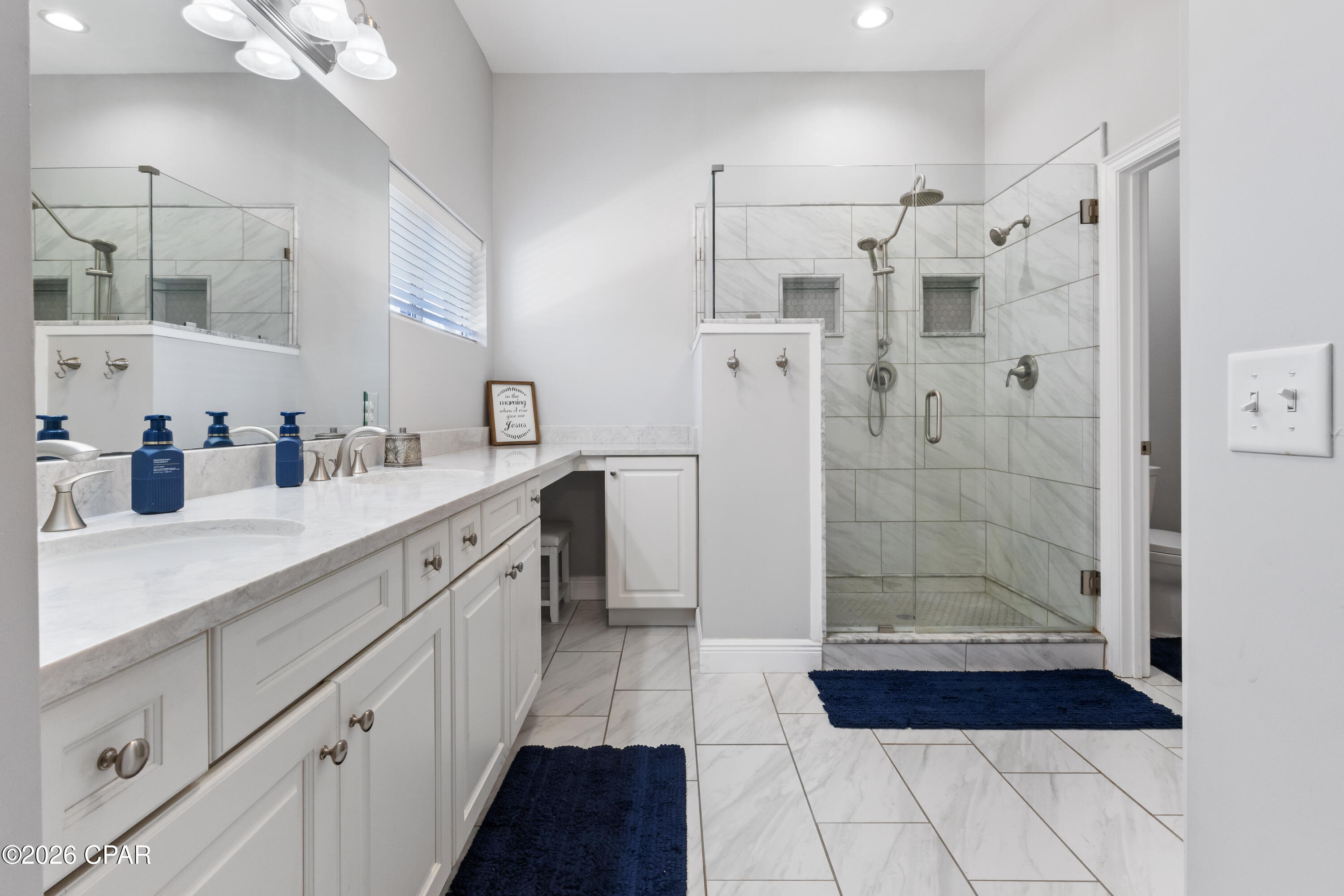 Listing photo id 16 for 3308 Country Club Drive