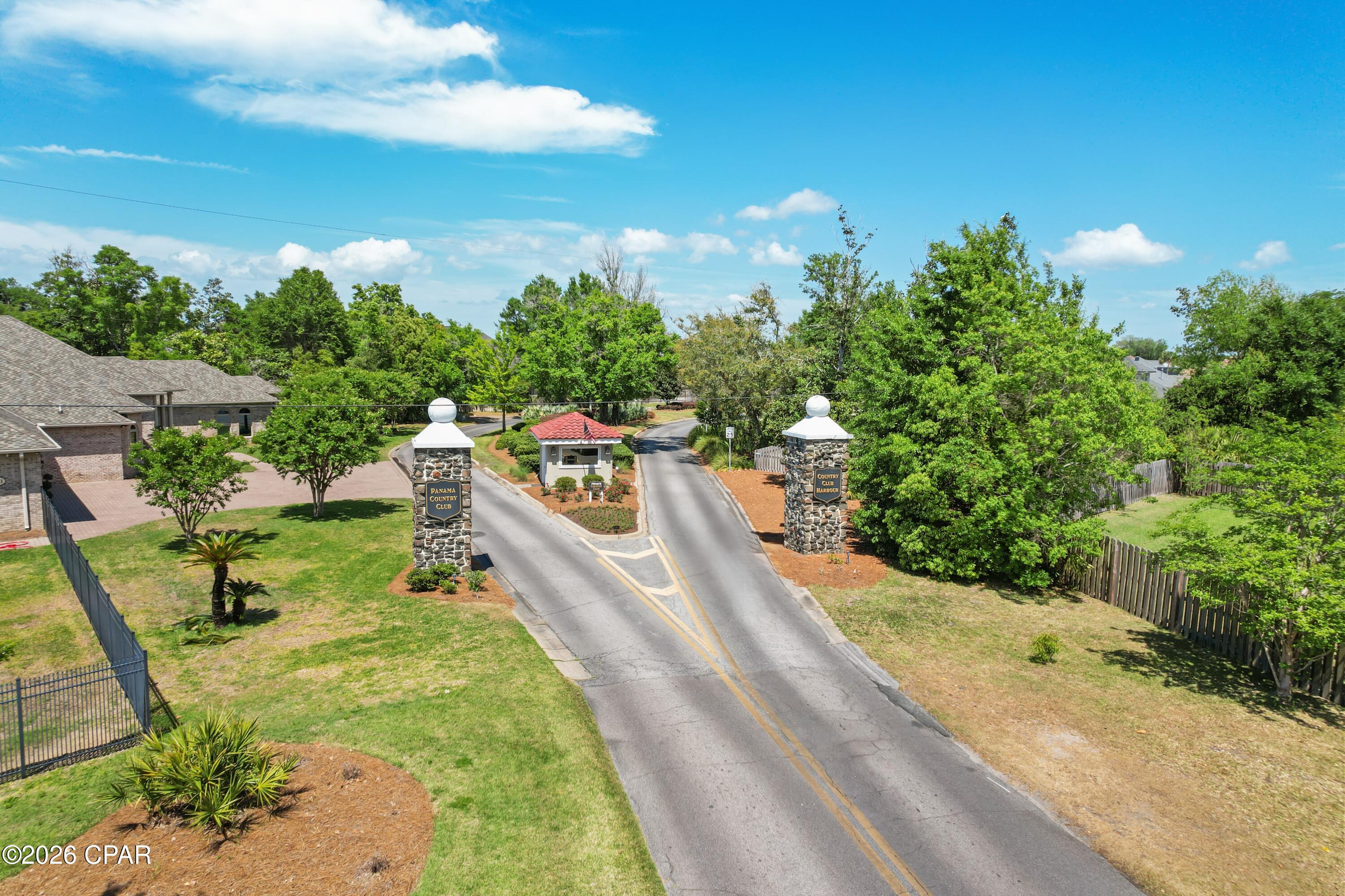 Listing photo id 23 for 3308 Country Club Drive