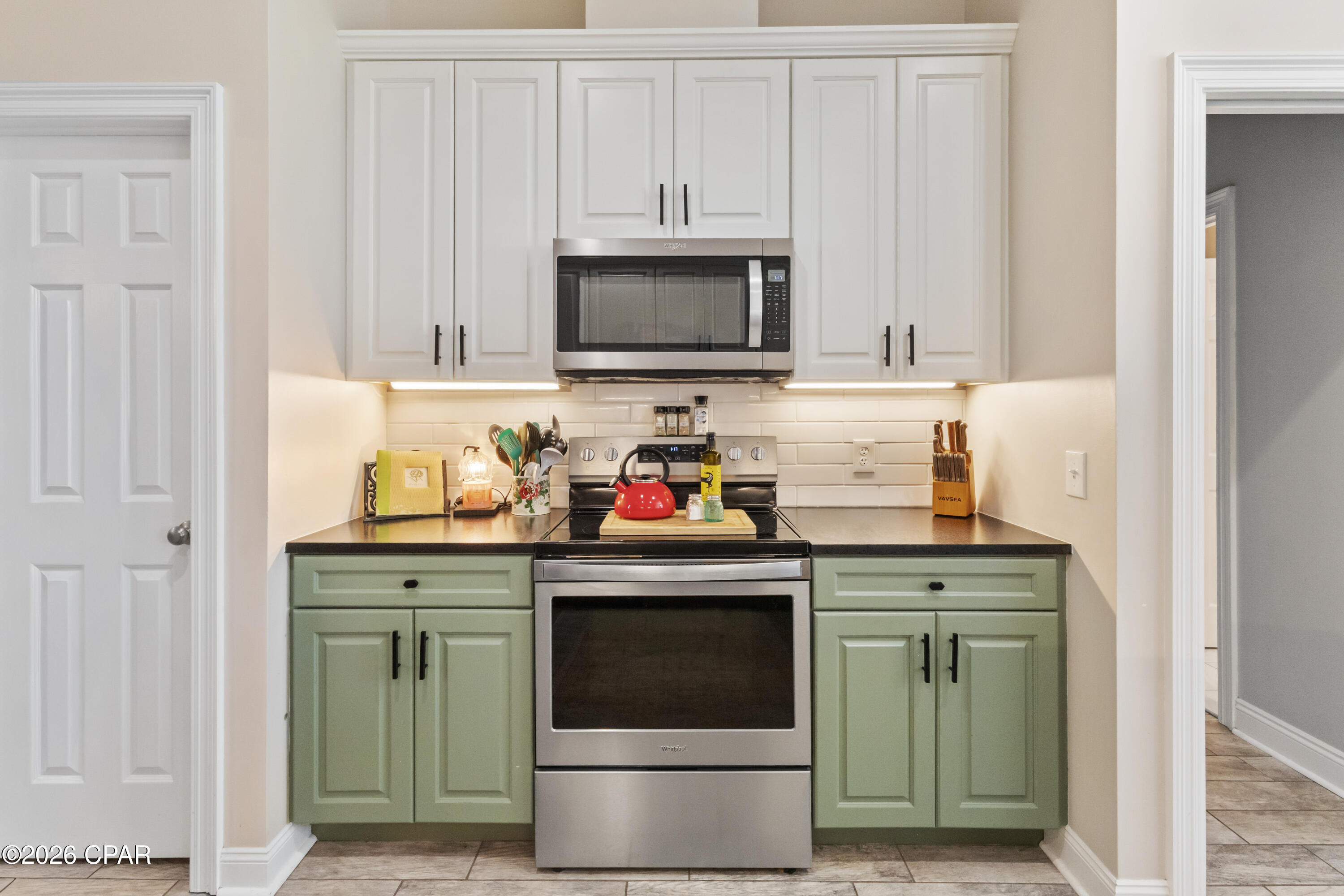 Listing photo id 4 for 3308 Country Club Drive