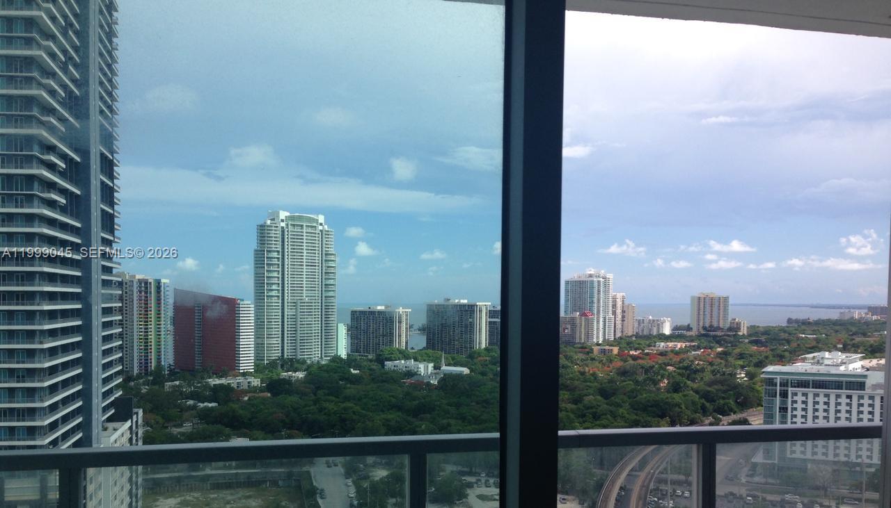 The Axis On Brickell Cond