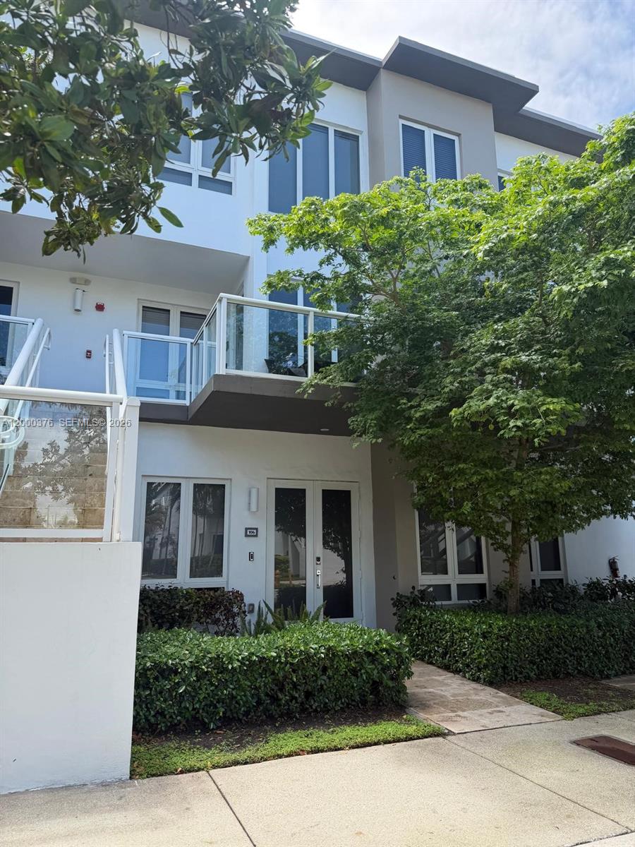 Landmark At Doral Condo N
