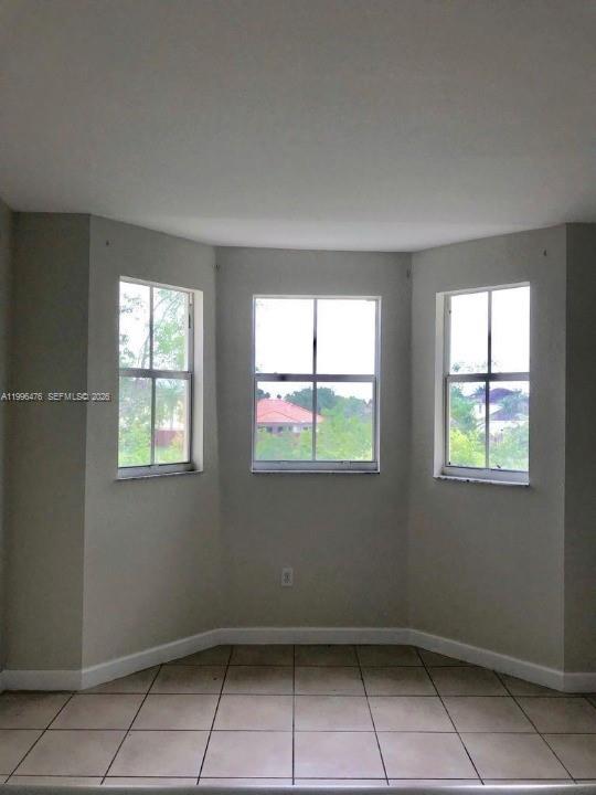 Beautiful and spacious 3 bedrooms/2 bathrooms at Shoma Condo at Keys Cove. Unit in a gated community. Excellent Amenities that include a community pool, gym, security and more.