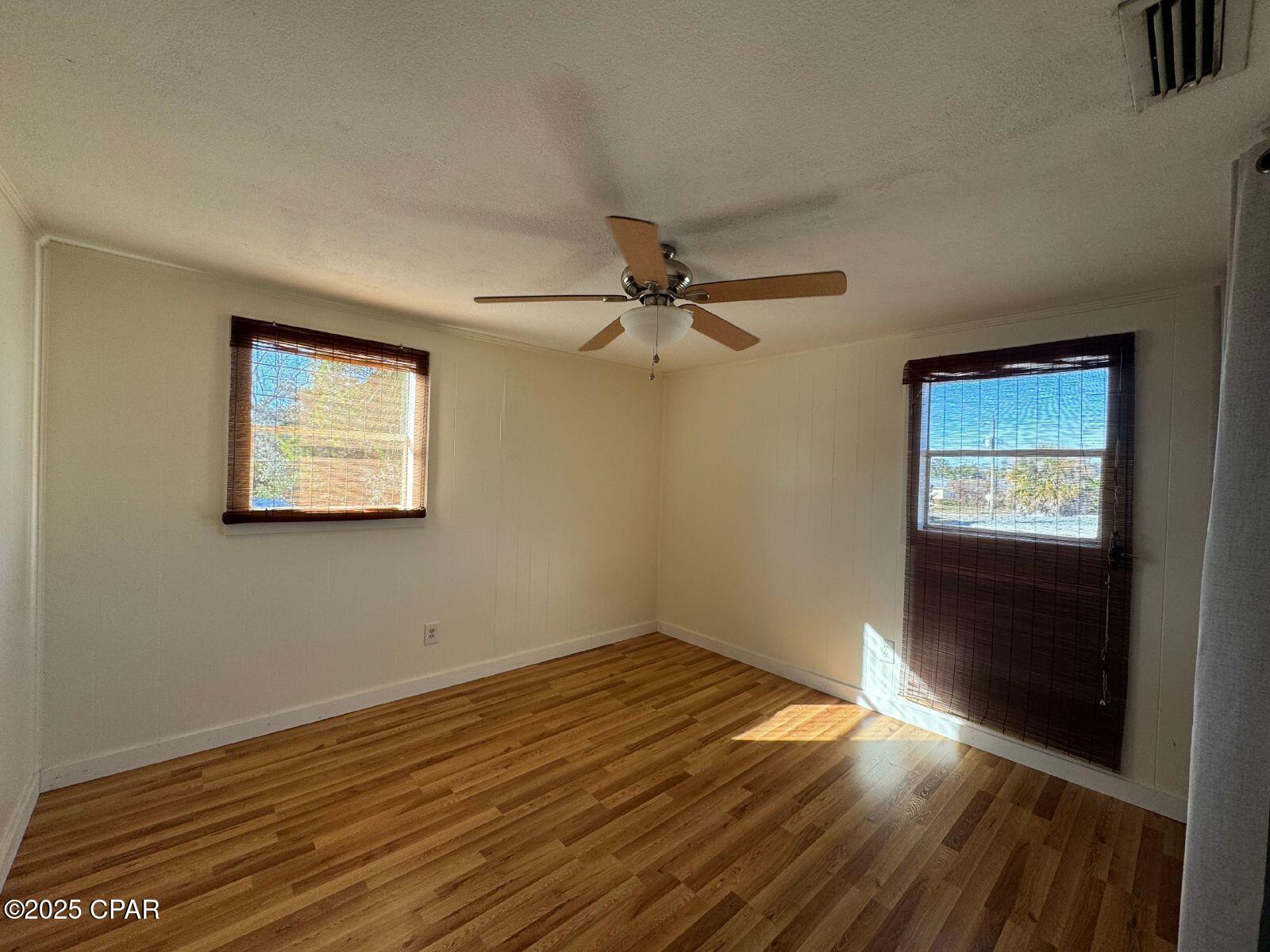 Image 5 For 230 Christmas Tree Lane B