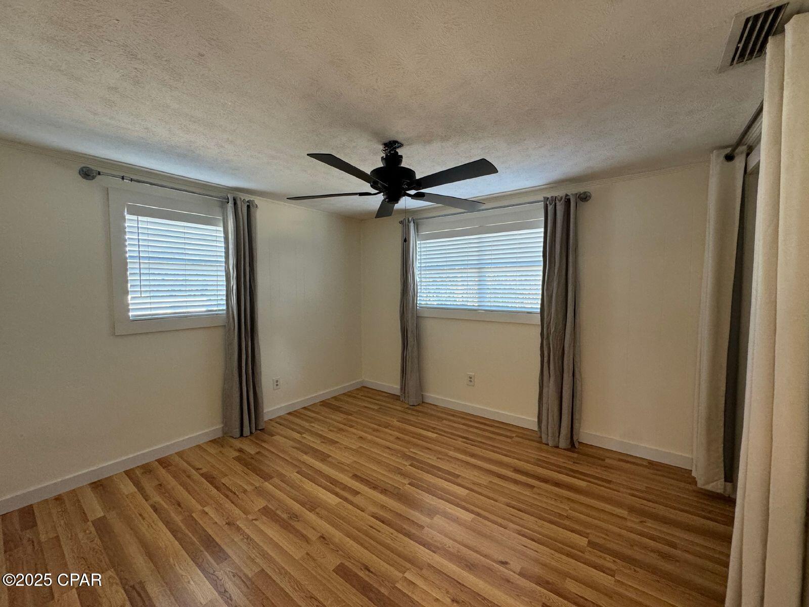 Image 7 For 230 Christmas Tree Lane B