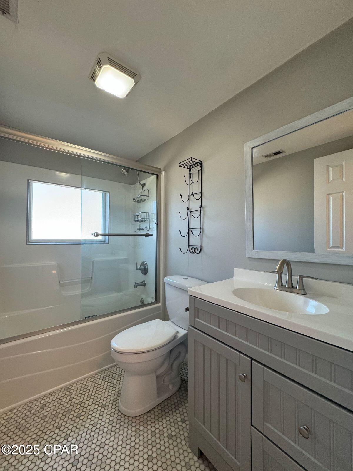 Image 8 For 230 Christmas Tree Lane B