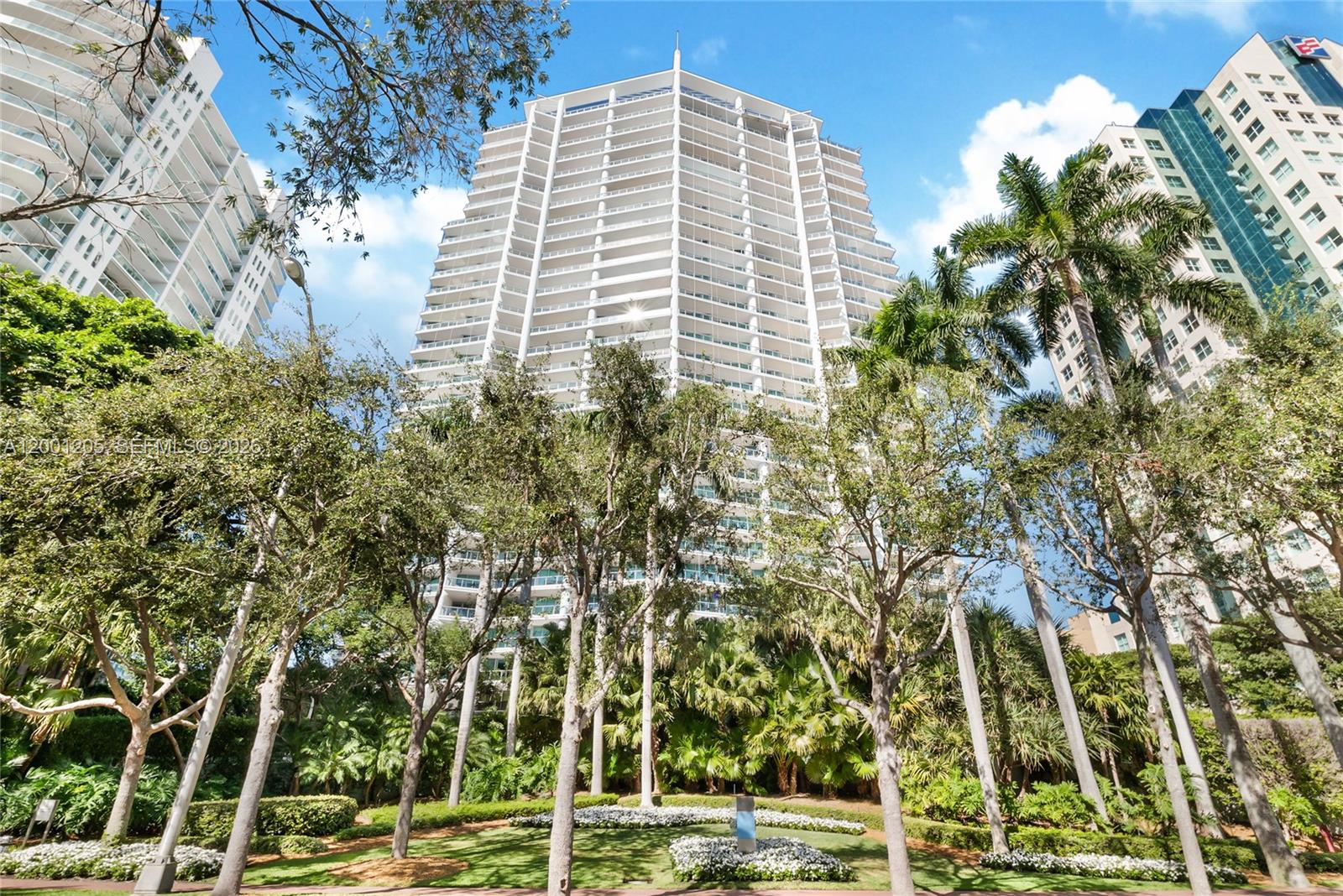 Spectacular 2 Bed / 2.5 Bath residence at Grovenor House offering 1,756 SF of bright and spacious living. Enjoy breathtaking direct Bay and Marina views from this beautifully maintained unit featuring floor-to-ceiling glass, a luminous open layout, and top-of-the-line appliances.This residence combines elegance and comfort with generous living areas, refined finishes, and a private, serene setting in one of Coconut Grove’s most prestigious waterfront buildings.Grovenor House offers world-class amenities including a resort style infinity edge pool, spa, state of the art fitness center, tennis courts, children’s play area, and 24-hour concierge and security.Ideally located just minutes from the Grove’s top restaurants, marinas, parks, and shops, this is luxury waterfront living at its finest.
