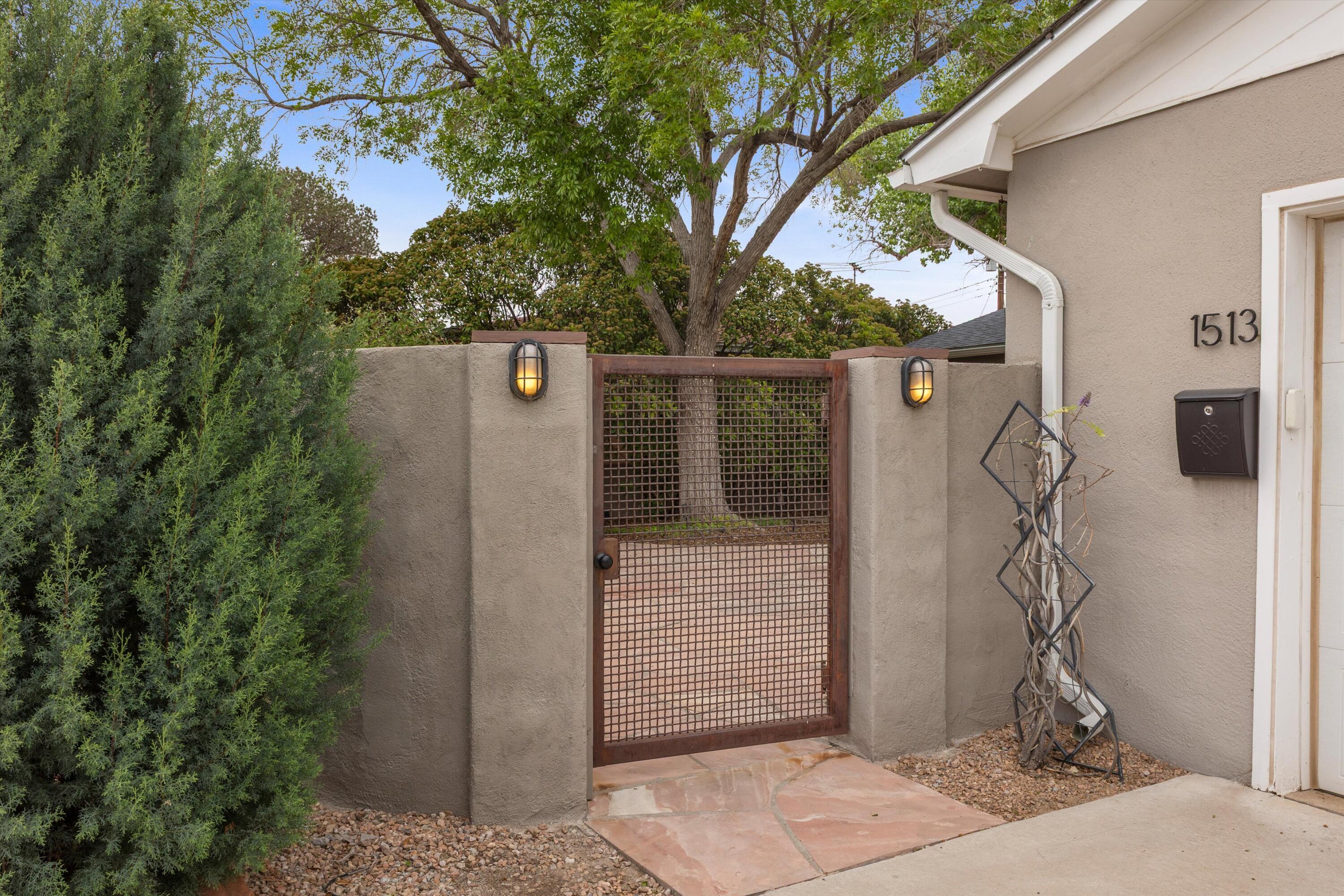 Photo 4 of Single family home for sale at 1513 Dartmouth Dr NE, Albuquerque, NM 87106 | MLS# 1101688 | Listing updated on 2026-09-13