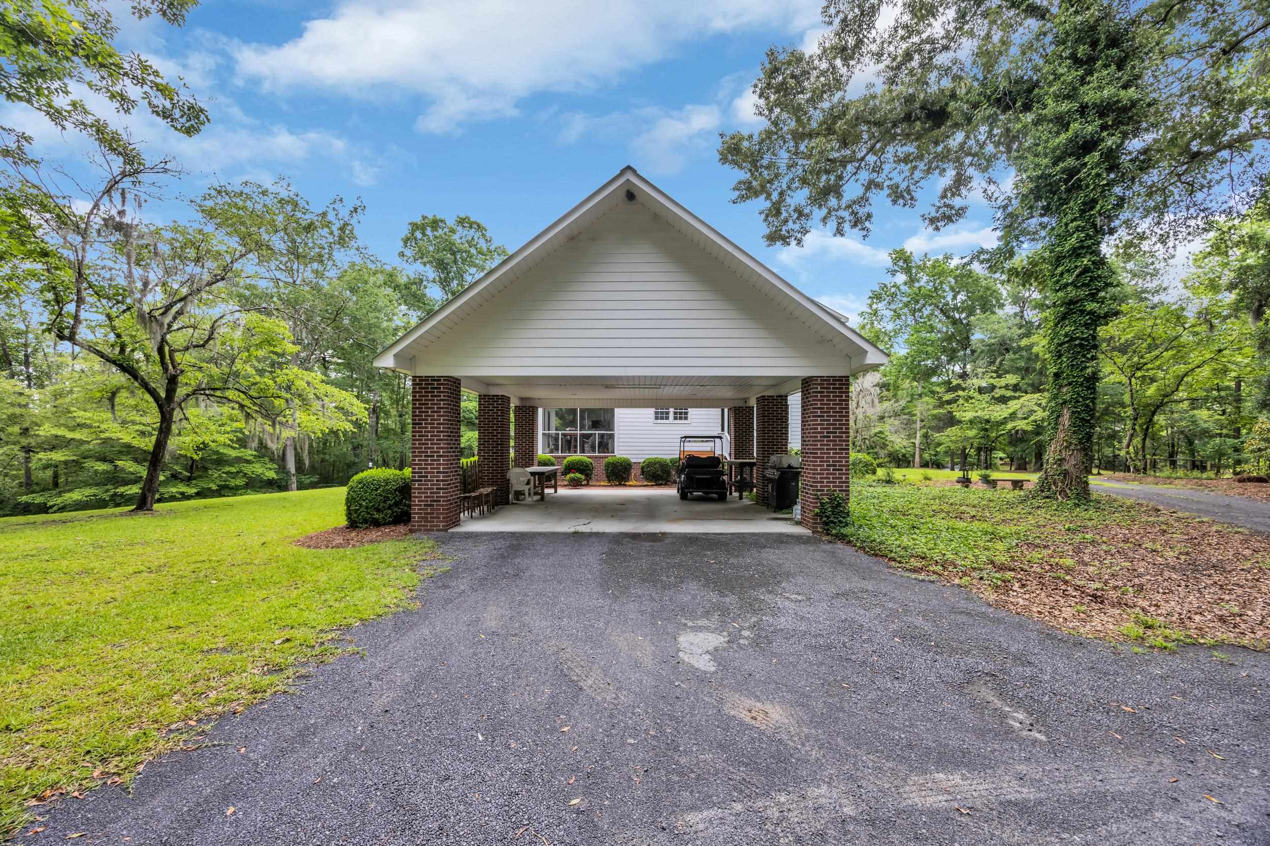 3231 Center Rd. 