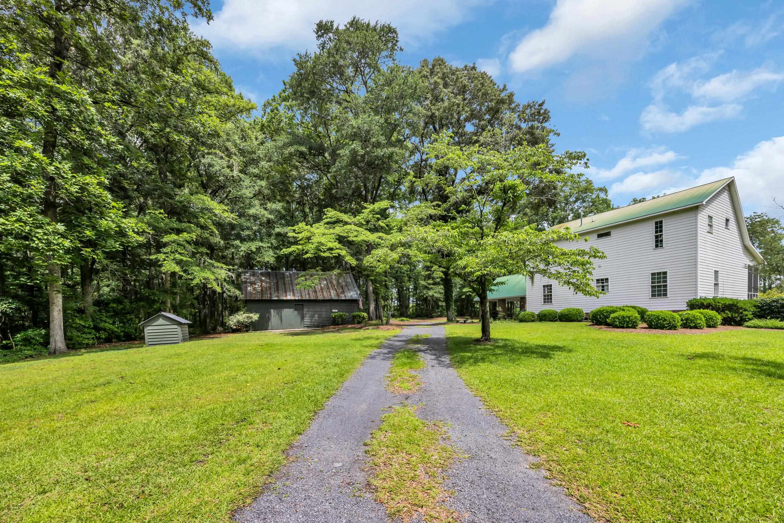3231 Center Rd. 