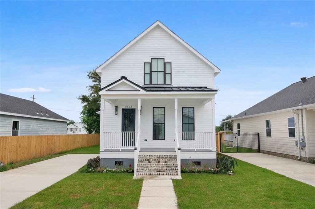 Photo 1 of Single family home for sale at 1823 Alexander Ave, Arabi, LA 70032 | MLS# 2553091 | Listing updated on 2026-09-15