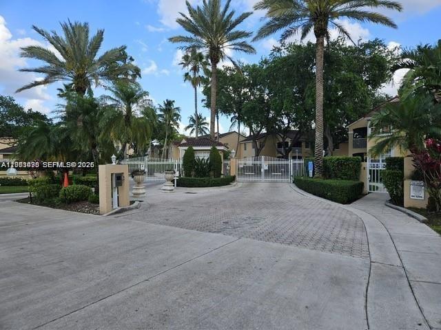 Stunning waterfront exterior at 14621 Balgowan Rd - Townhouse in Miami Lakes