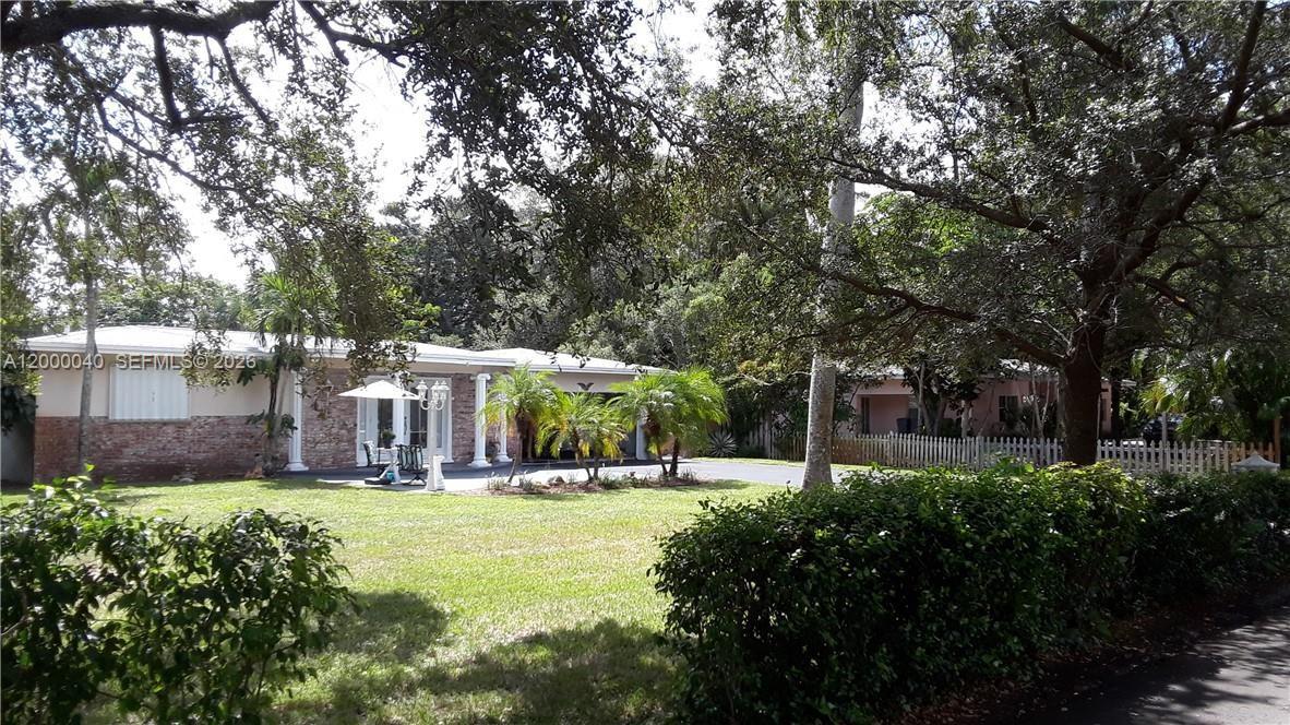 Country Club Estates Unit