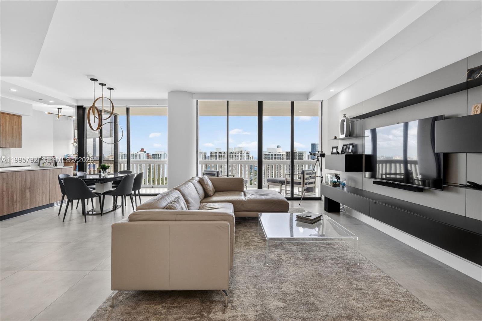Apartamento à Venda em Aventura, FL
