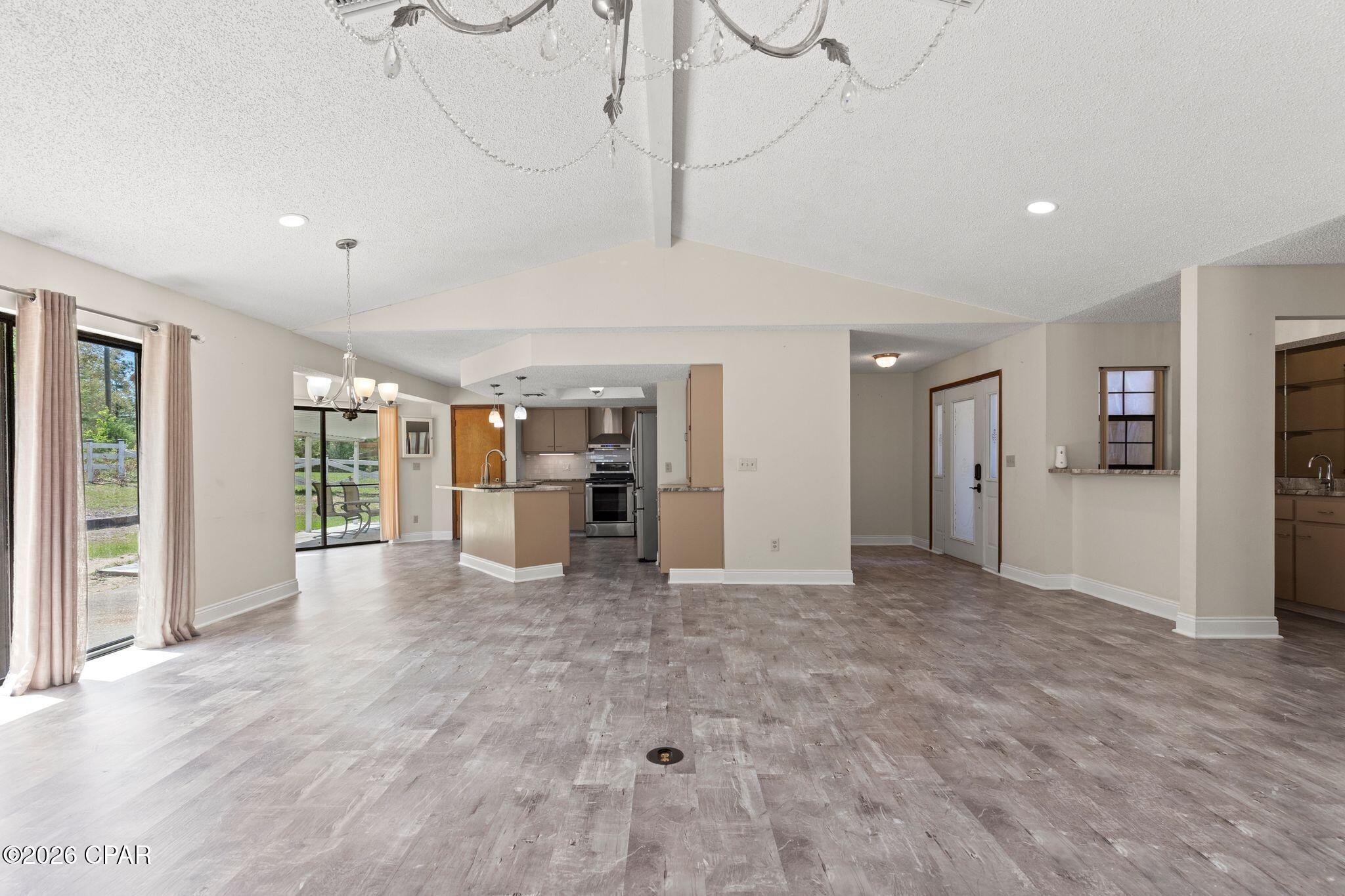 Image 12 For 2199 Sunny Hills Boulevard