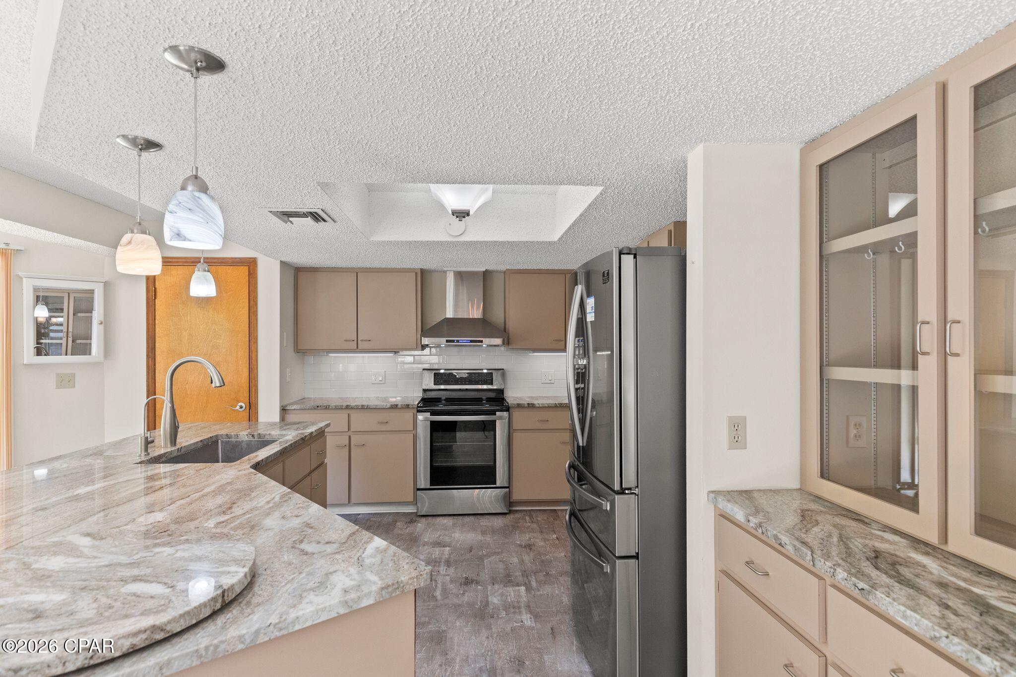 Image 17 For 2199 Sunny Hills Boulevard