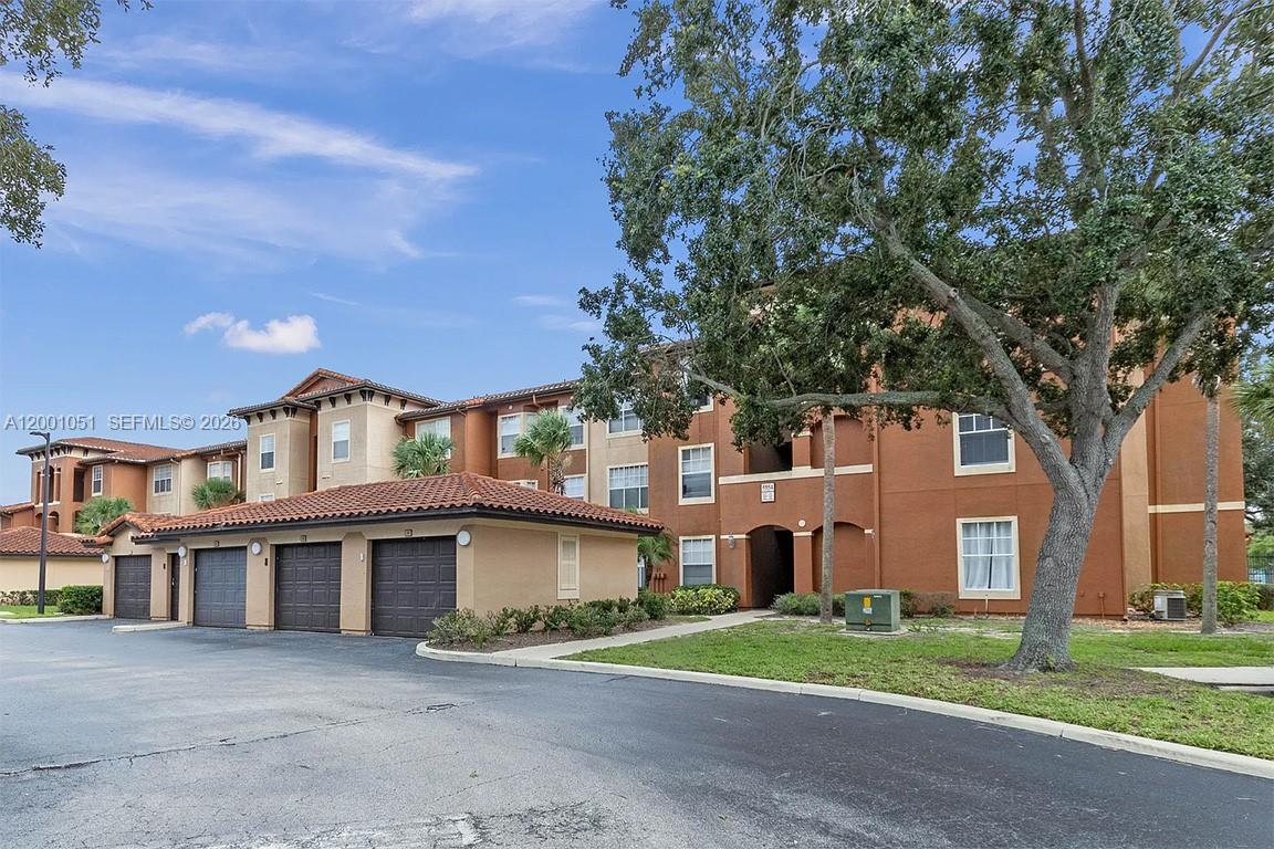 Palms Club Condo
