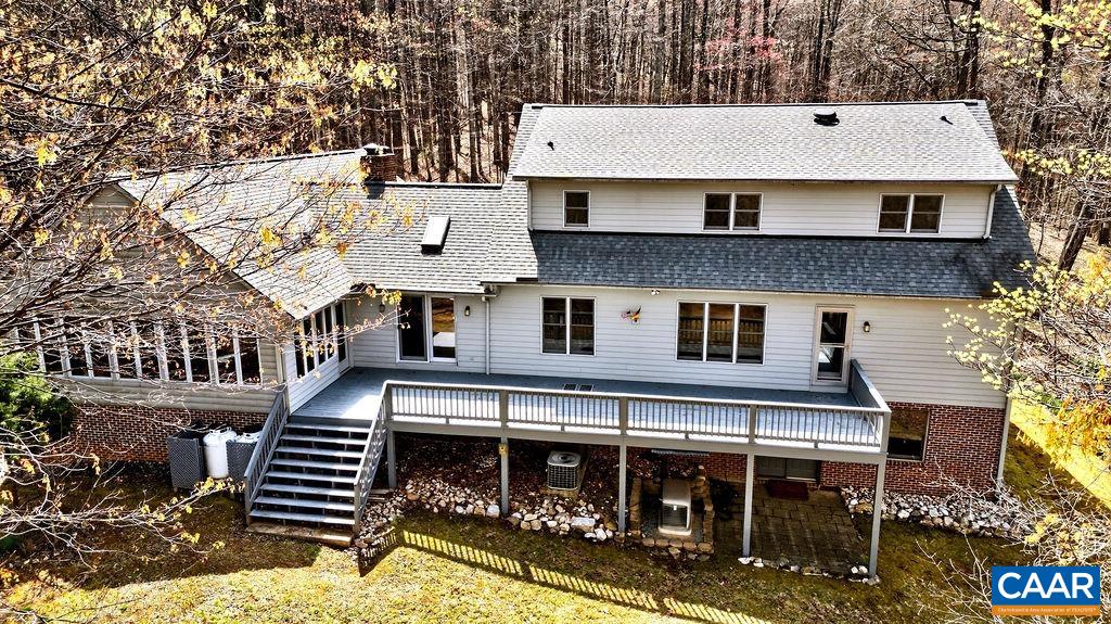 472 HORSESHOE MOUNTAIN RD, Roseland, VA 22967