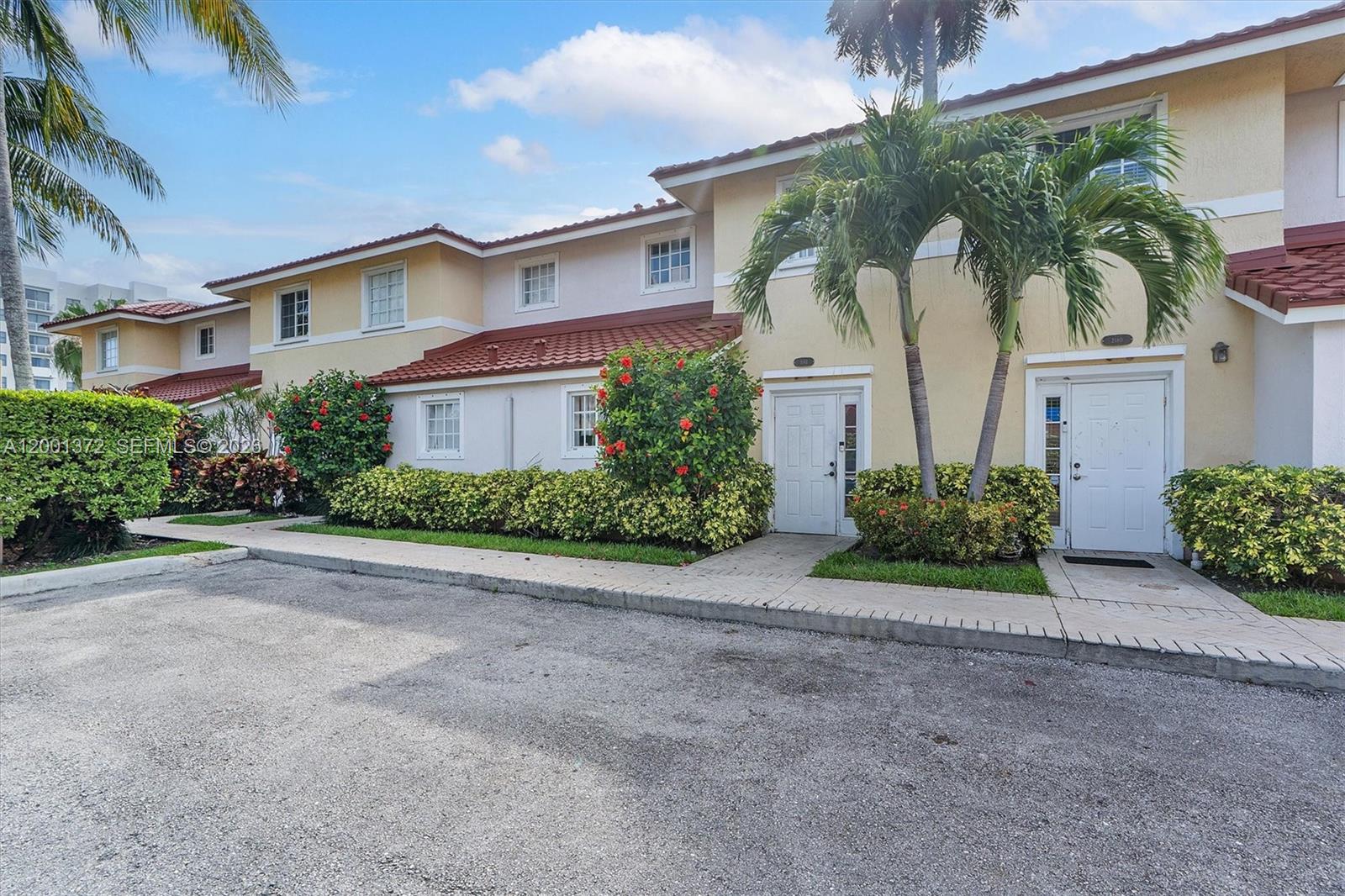 Aqua Vista Townhomes Cond