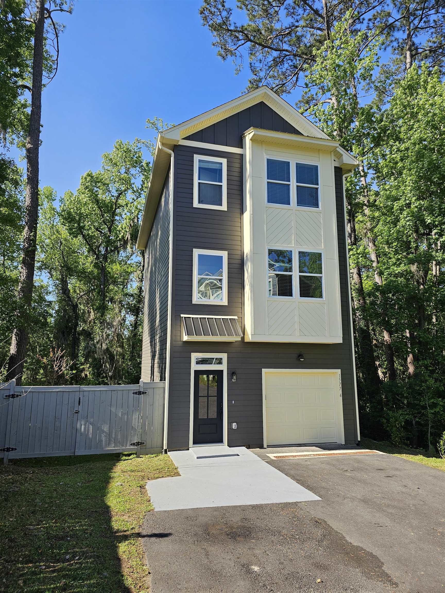 1577-4  Metropolitan Boulevard 4, Tallahassee, FL, 32308
