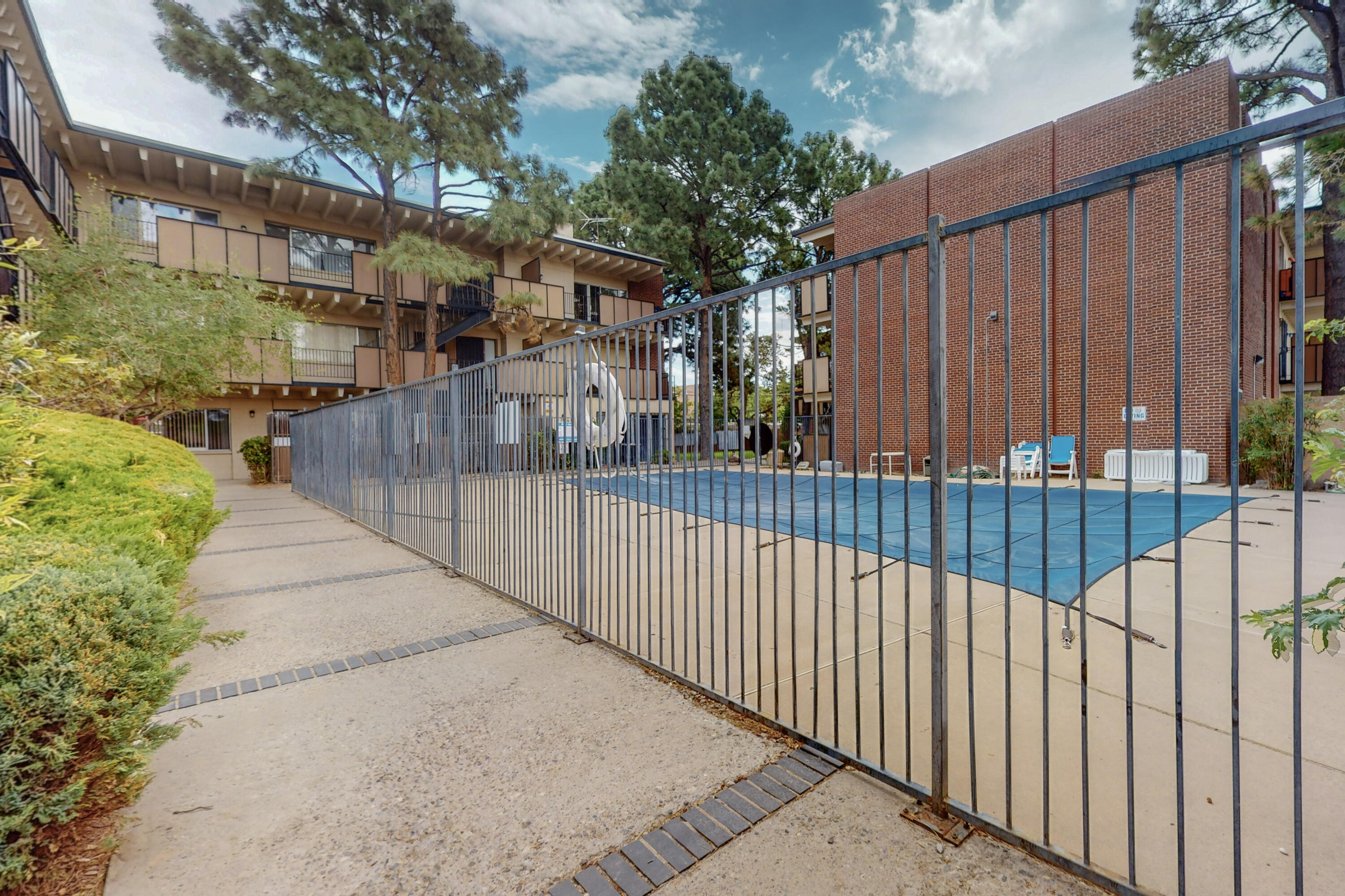 Photo 12 — 1100 Alvarado Drive SE