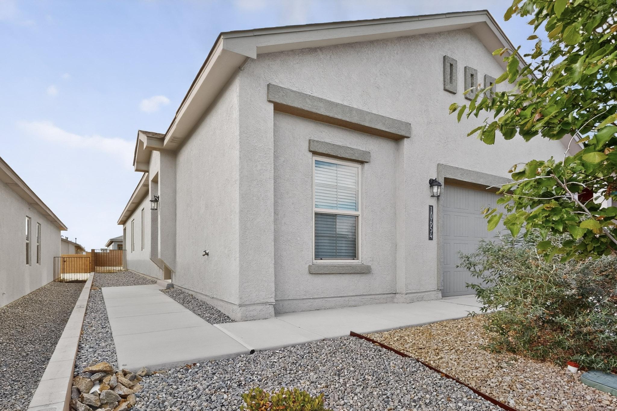 Homes for sale in Albuquerque, NM | 10654 Valedon Ln Sw, Albuquerque, NM 87121 | MLS# 1101857