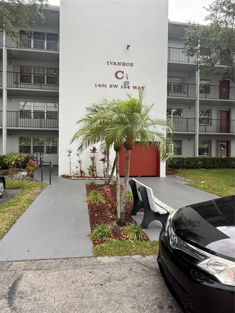 Ivanhoe West At Century V