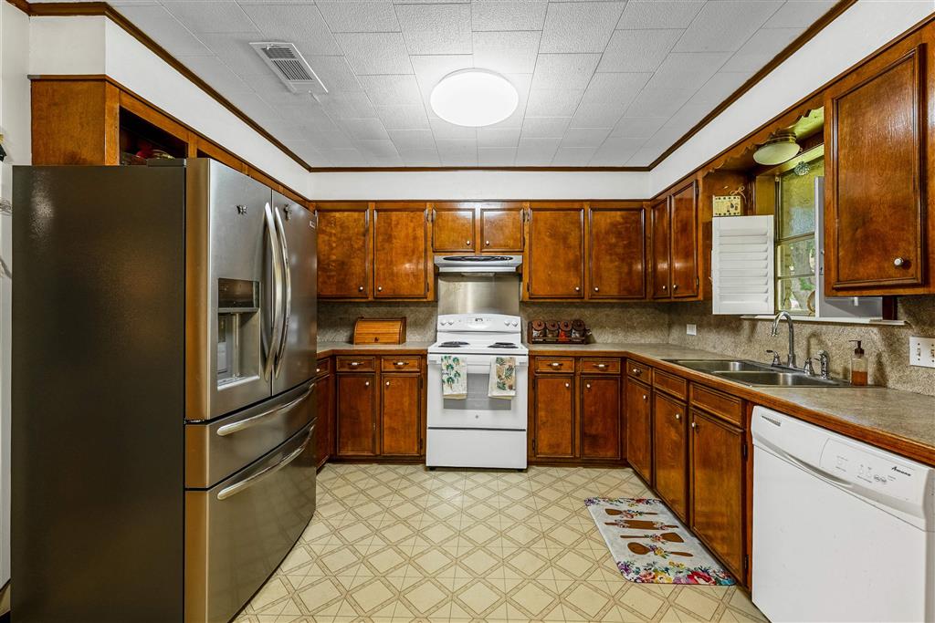 742 Granger Street — photo 3