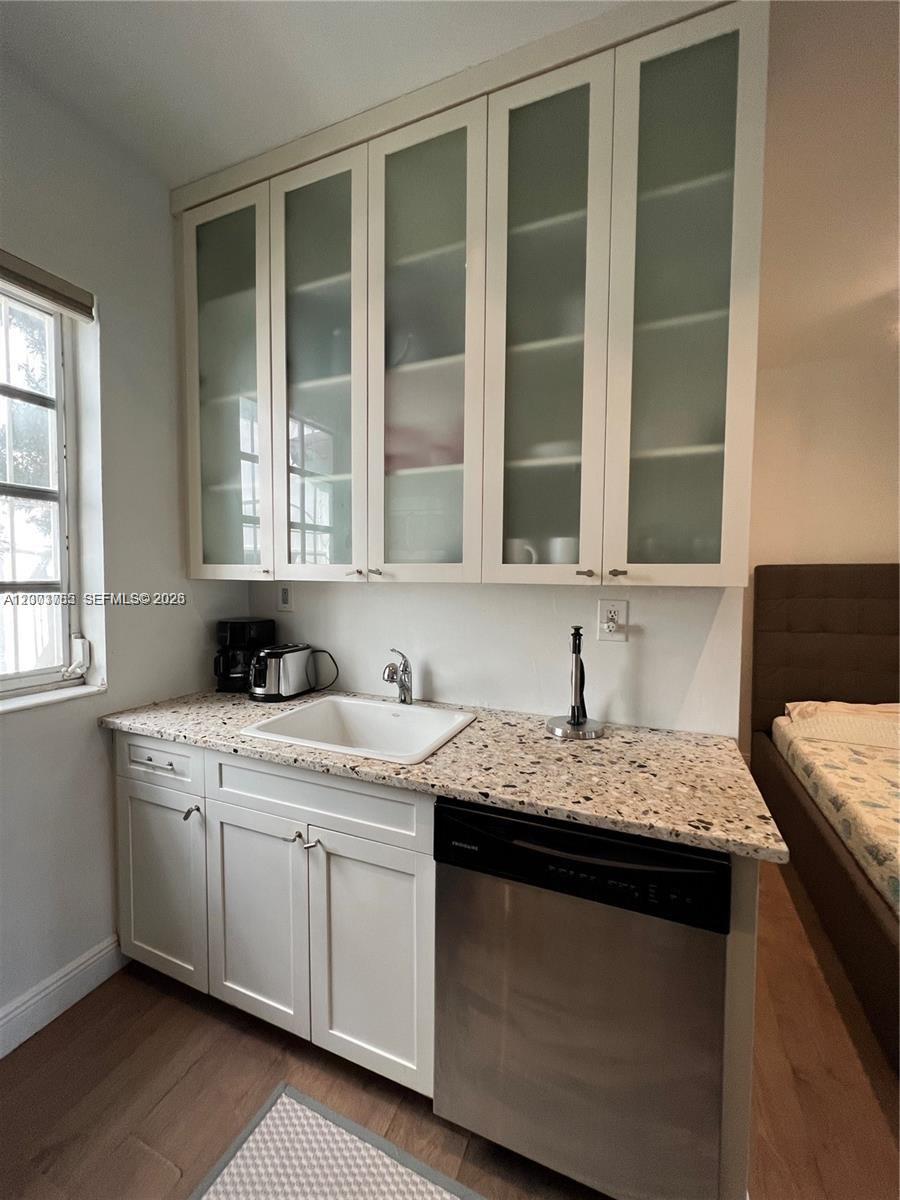 Beachgardens Condo