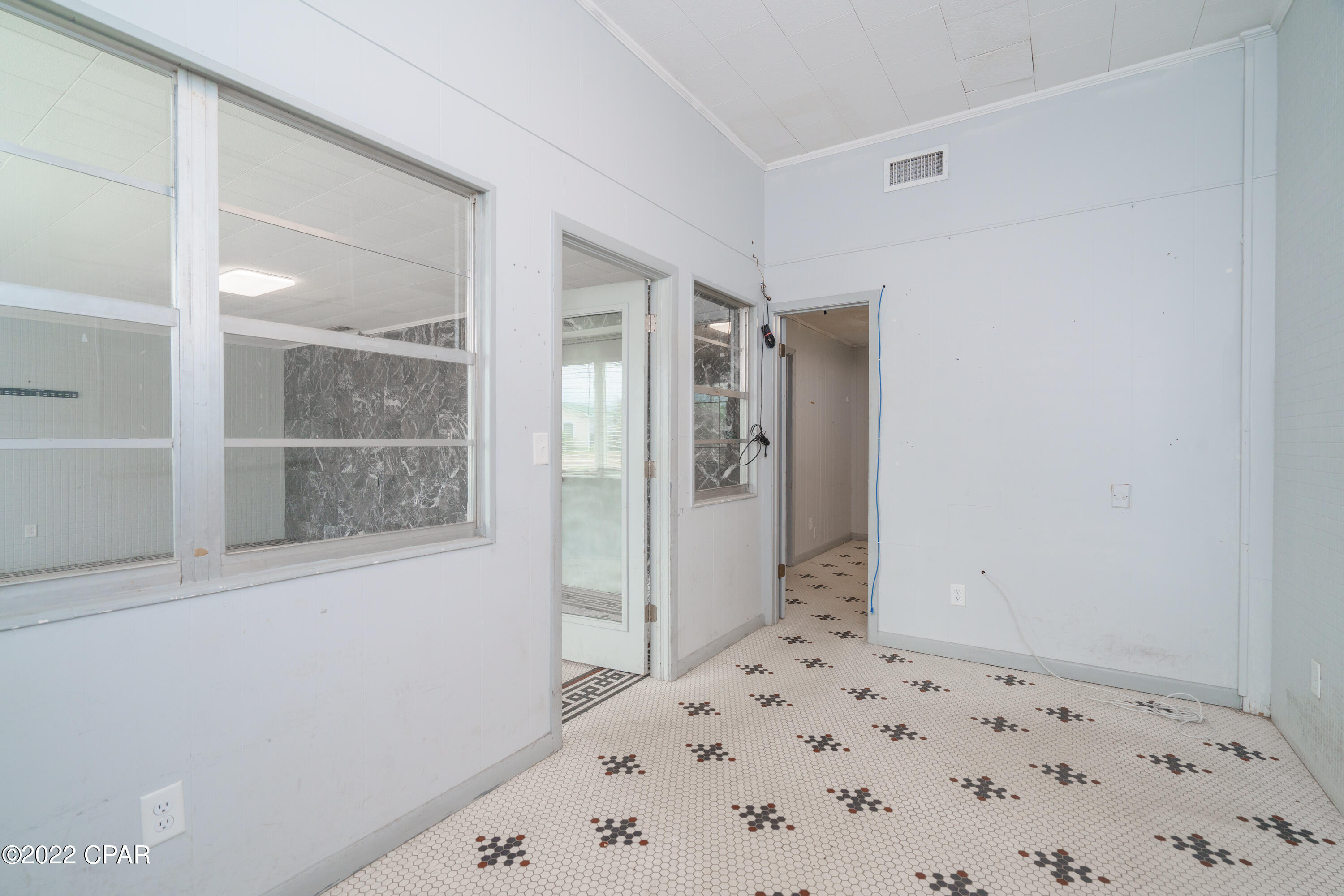 Image 13 For 1919 Drummond Avenue