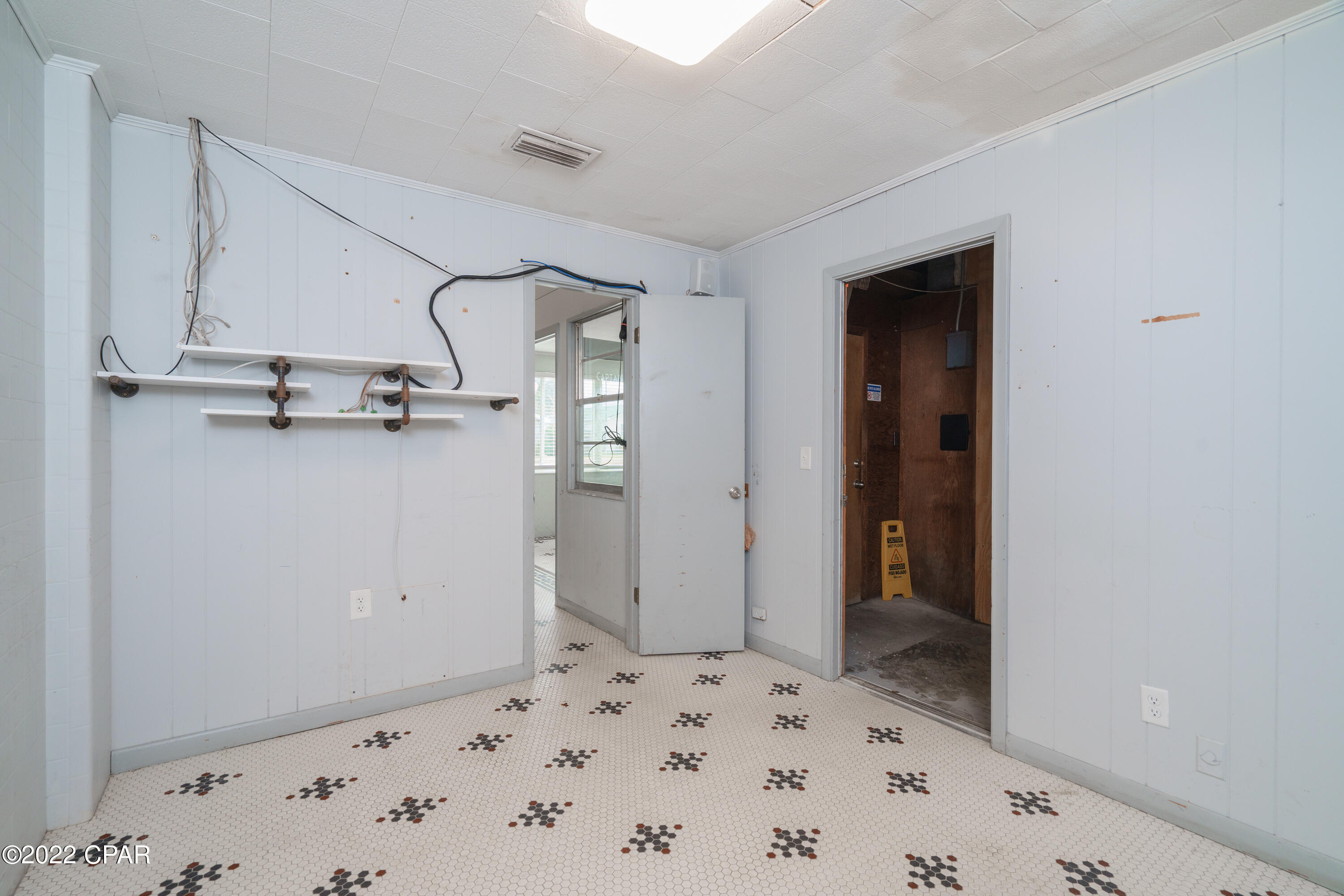 Image 16 For 1919 Drummond Avenue