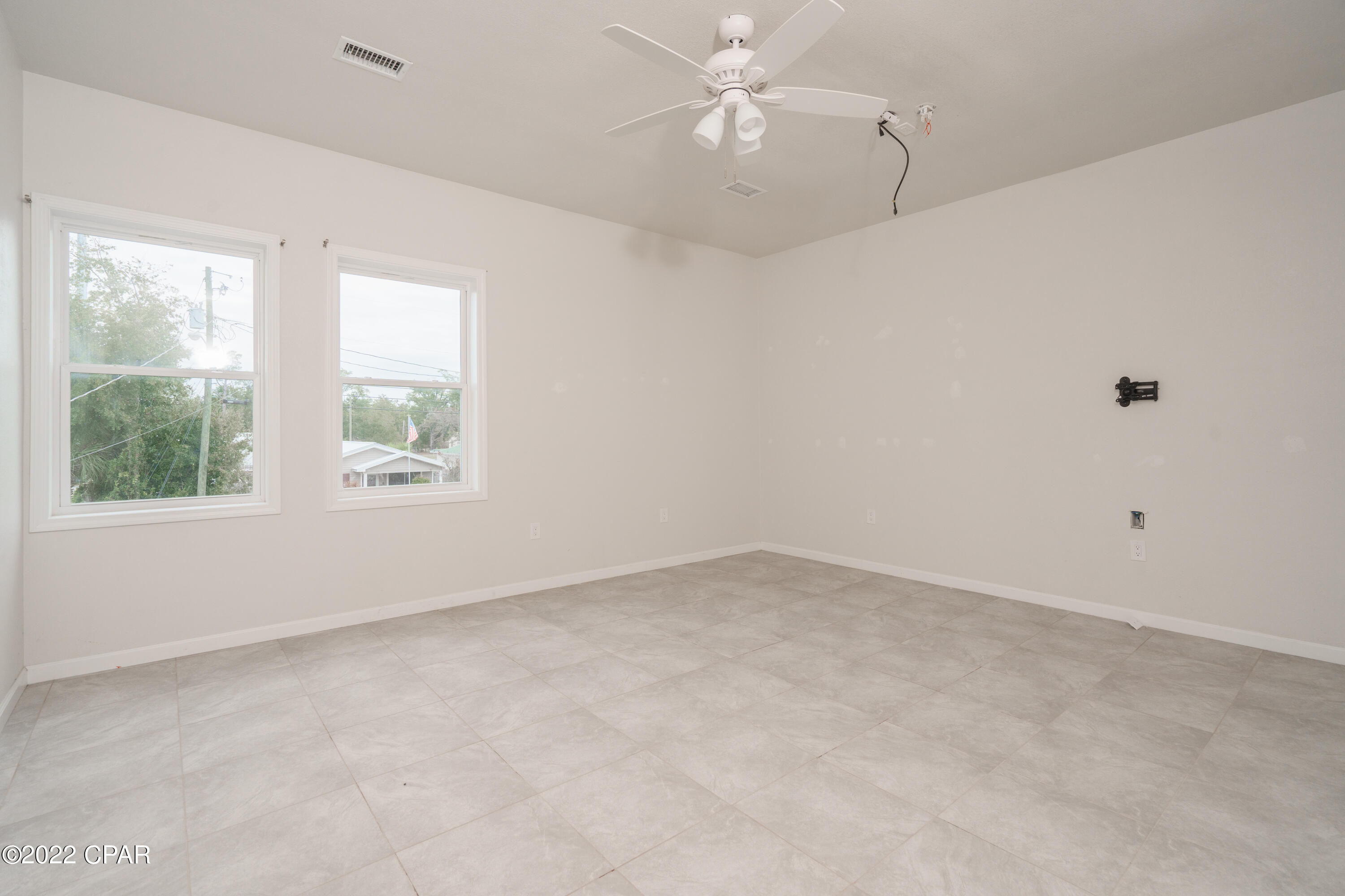 Image 45 For 1919 Drummond Avenue