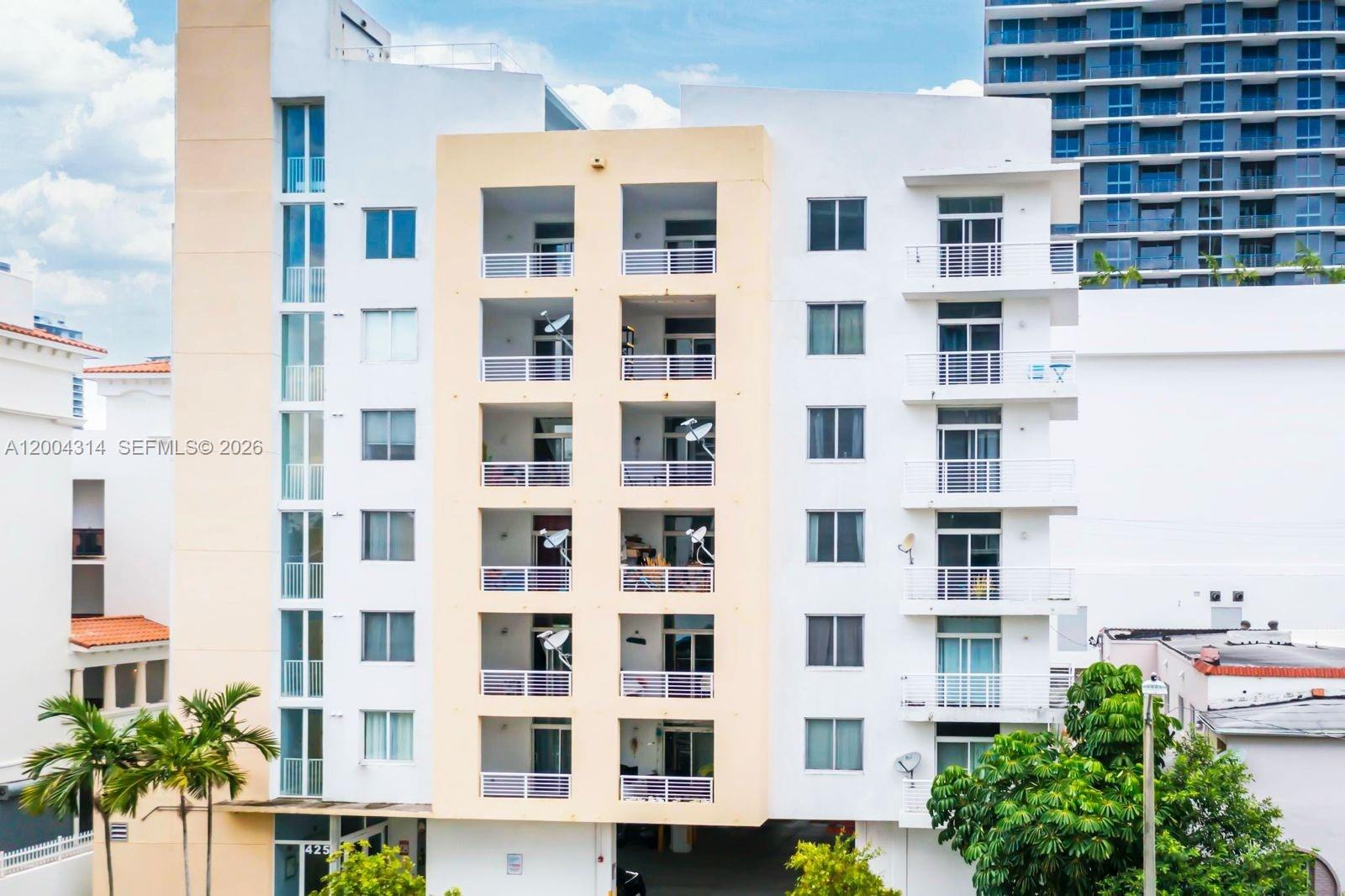 425 NE 30th St 604