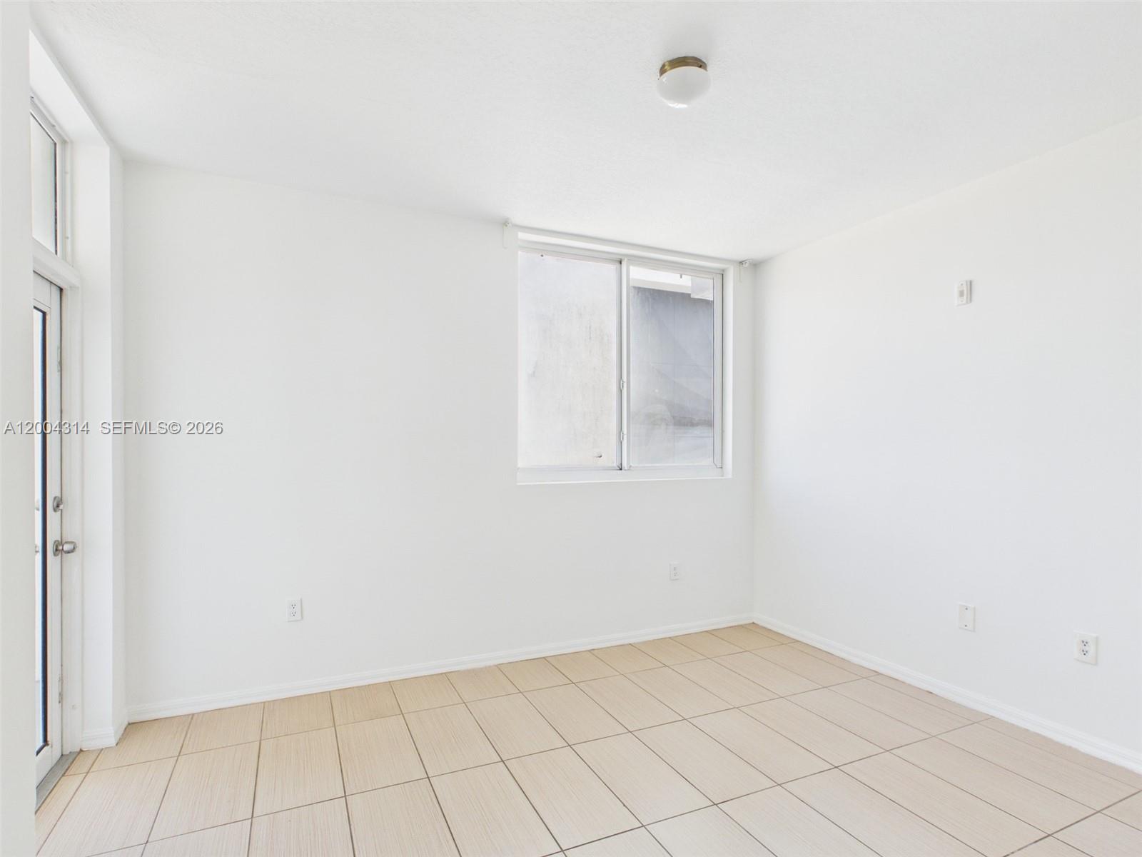 425 NE 30th St 604