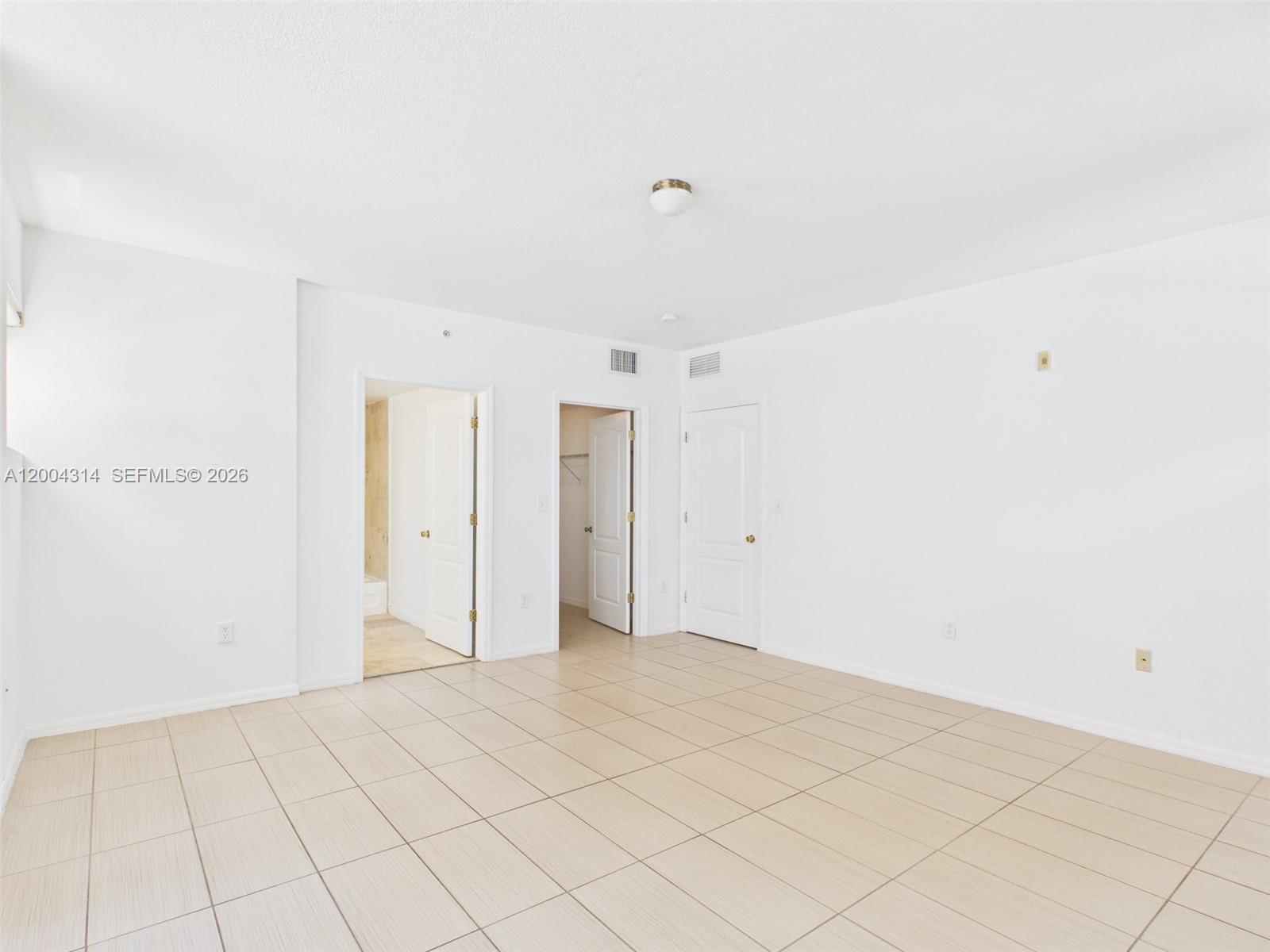 425 NE 30th St 604