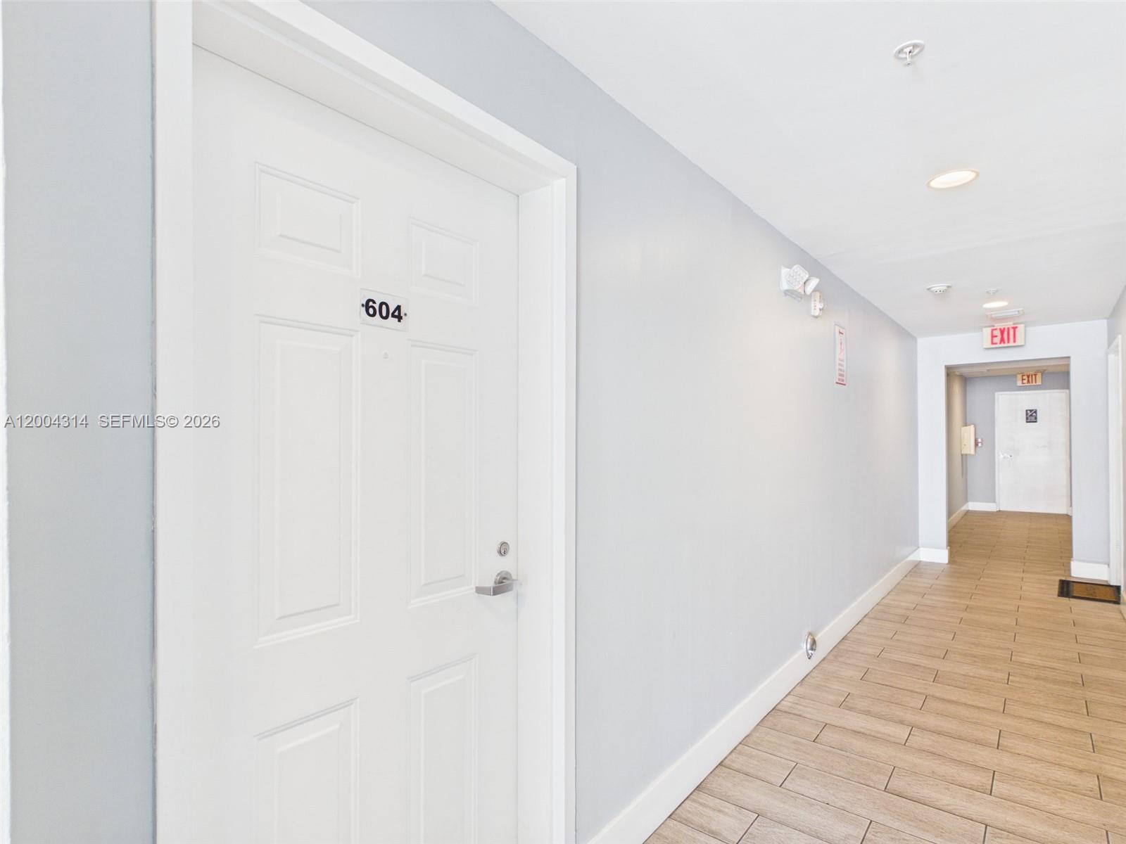 425 NE 30th St 604