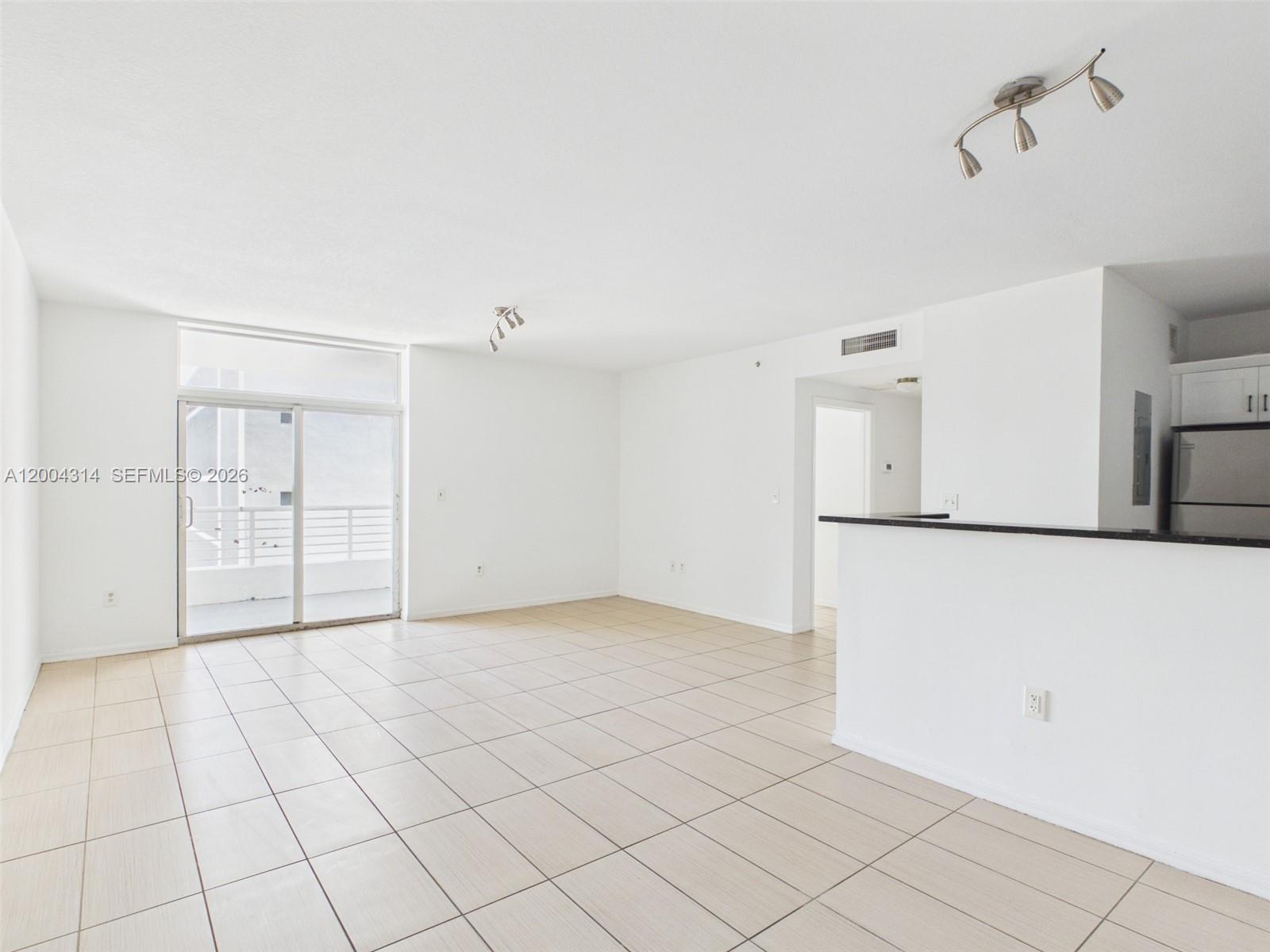 425 NE 30th St 604