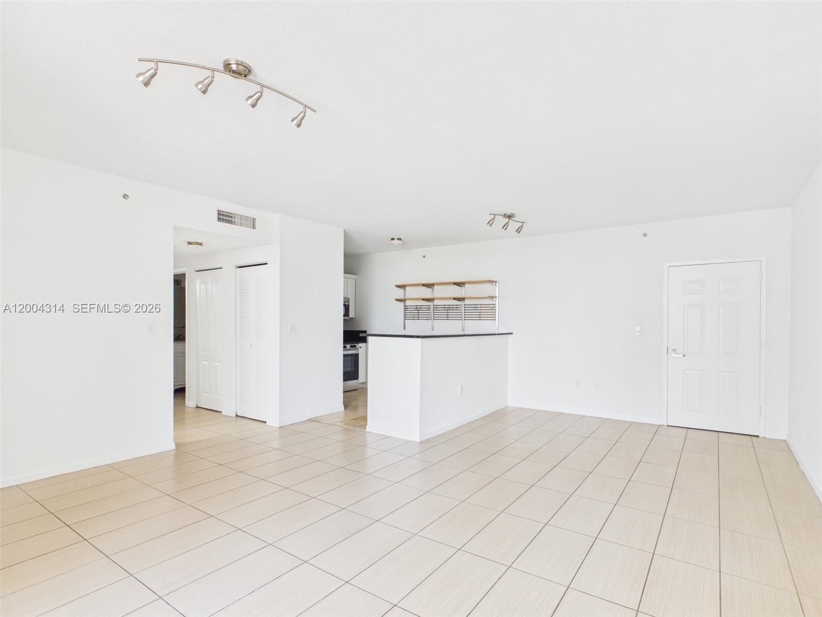 425 NE 30th St 604
