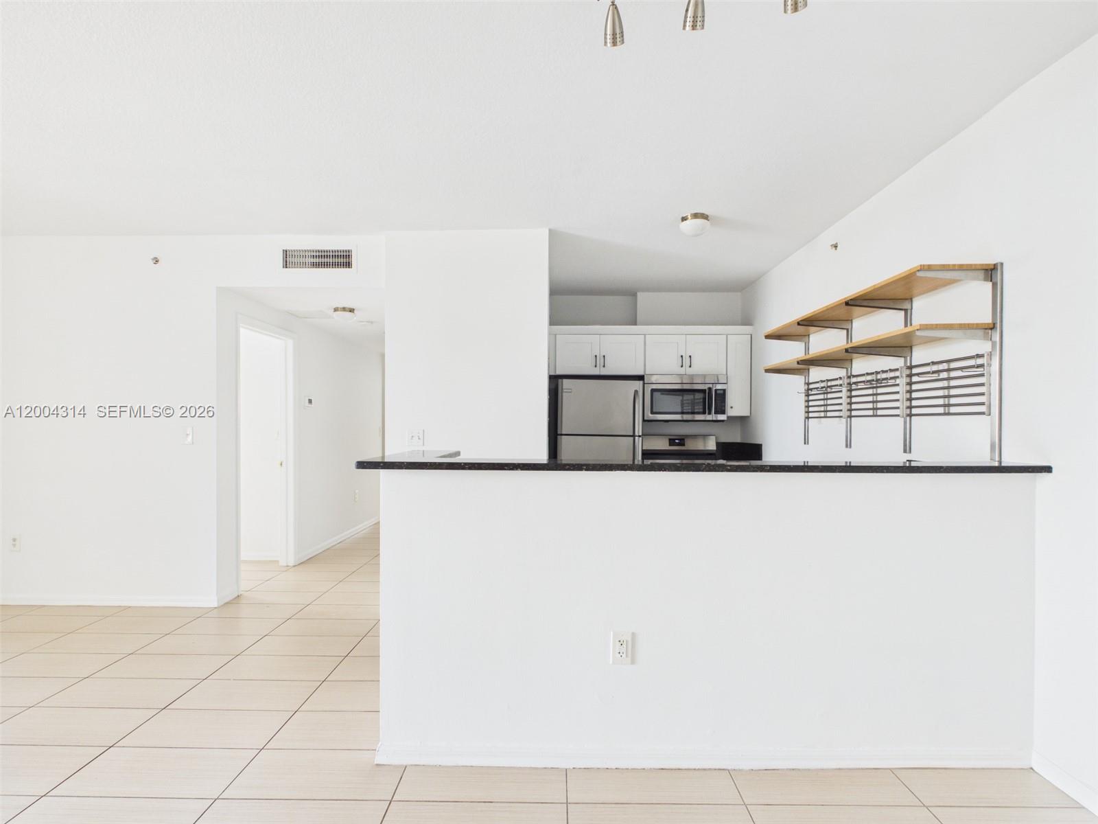 425 NE 30th St 604