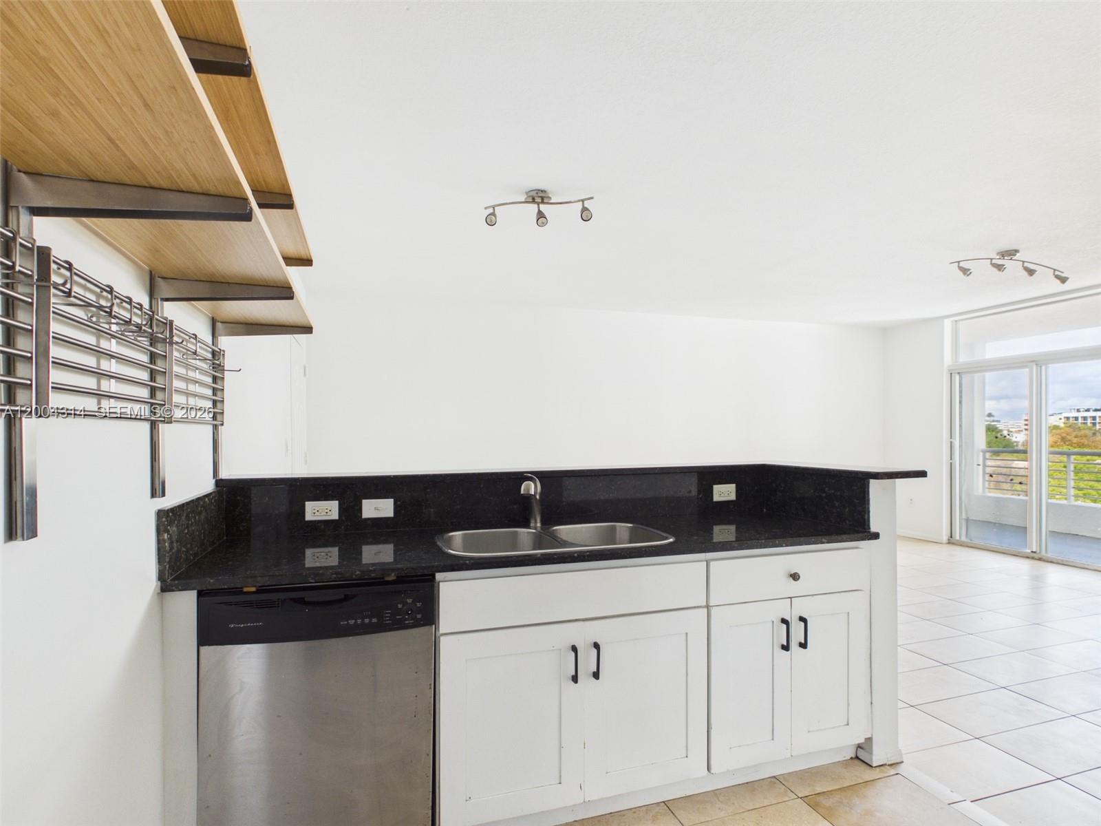 425 NE 30th St 604