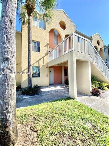 Villas At Lakeview Condo
