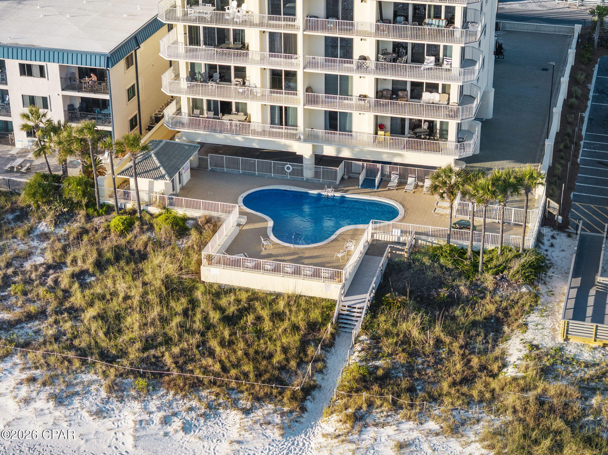 Image 47 For 8601 Surf Drive 10w