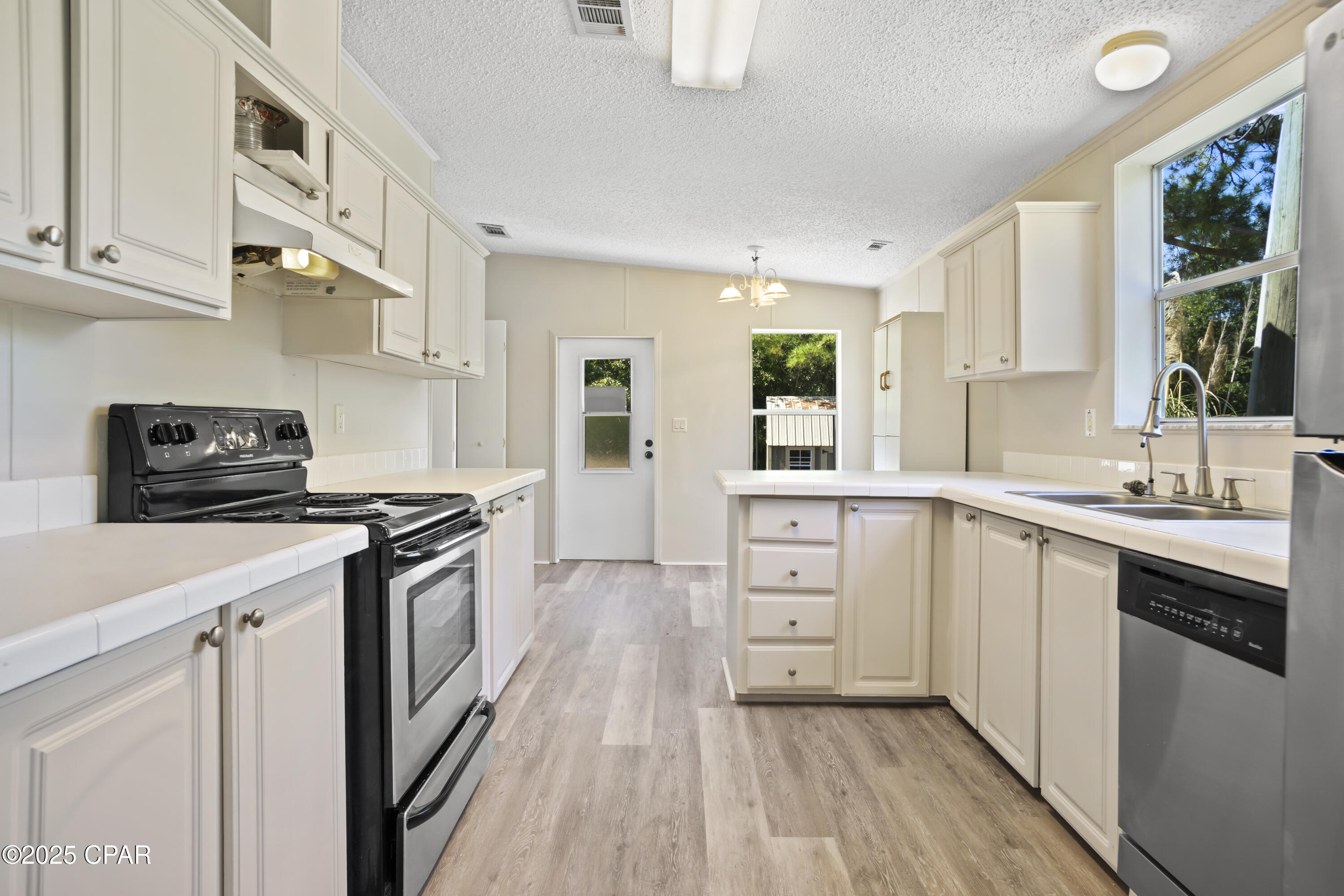 Image 11 For 7868 Suellen Street