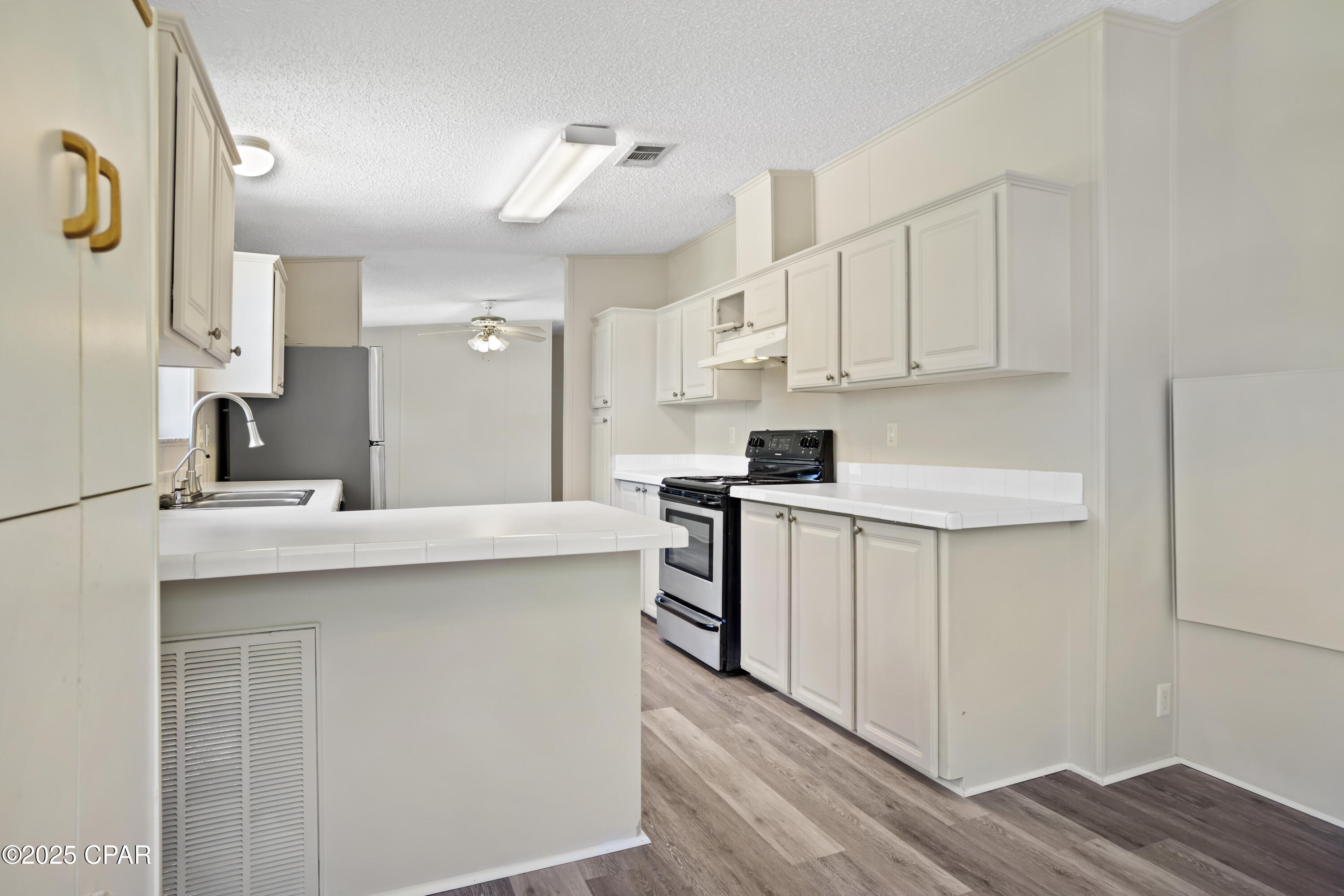 Image 8 For 7868 Suellen Street