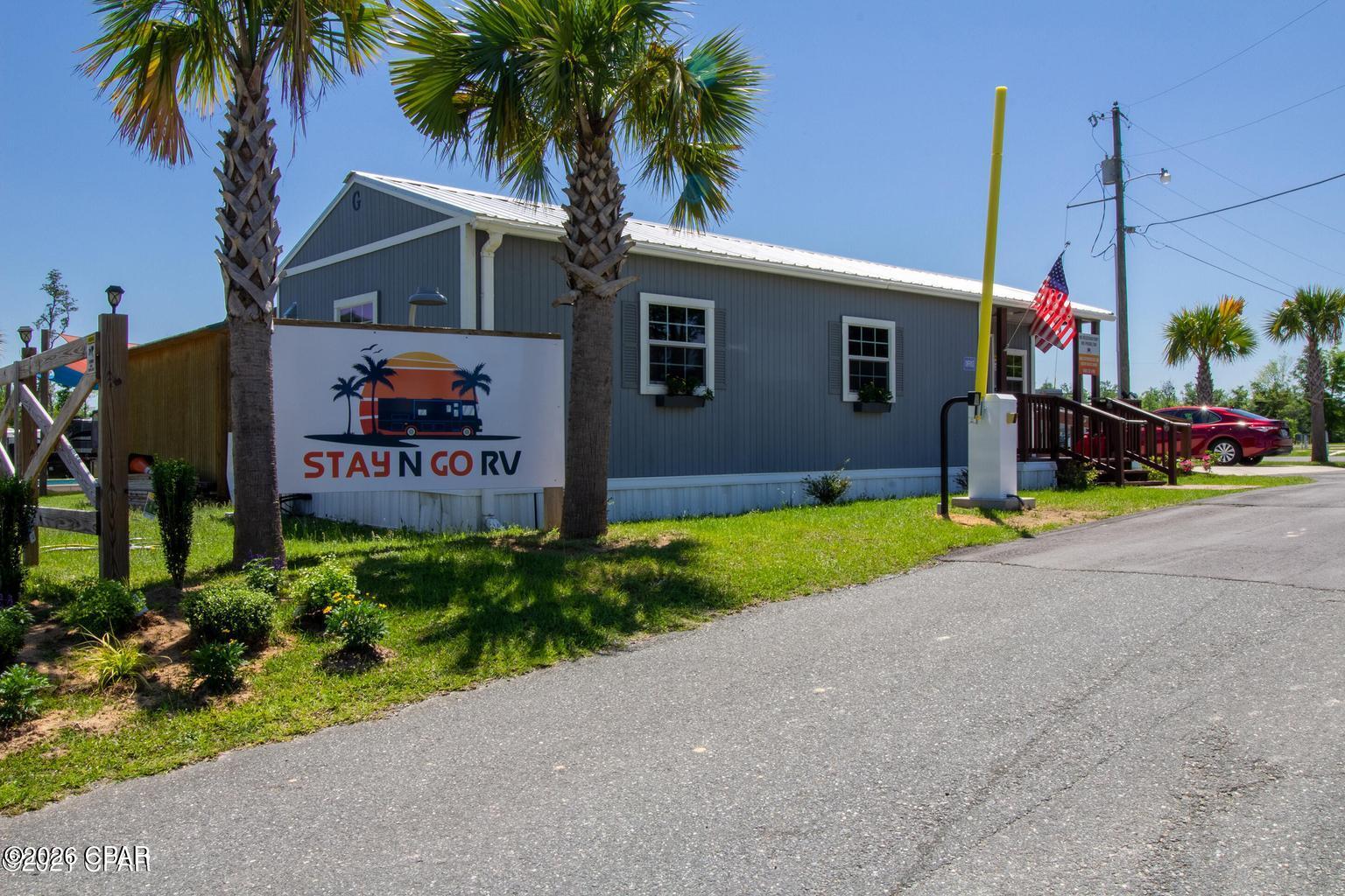 Listing photo id 1 for 4951 Malloy Plaza