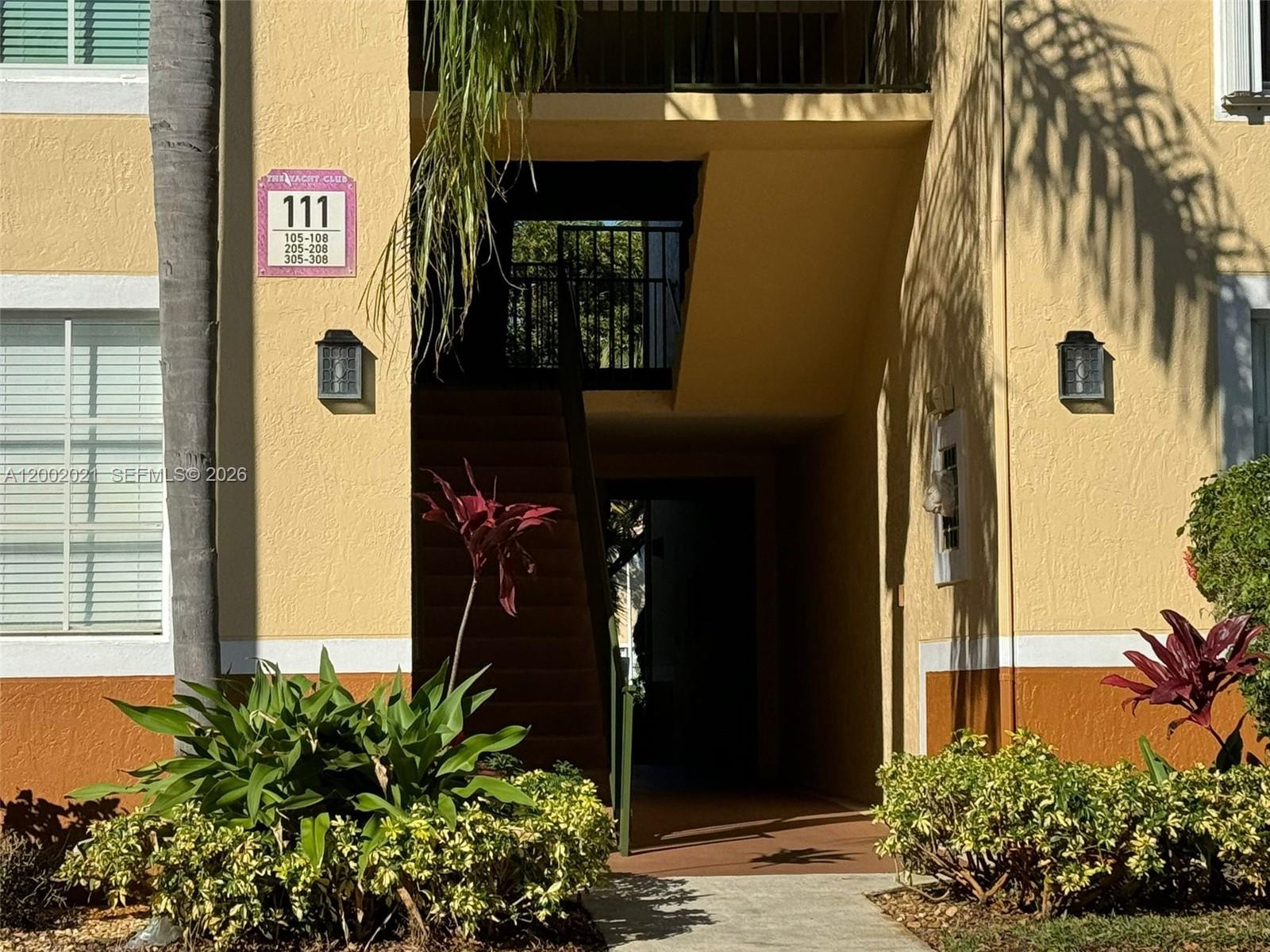 Yacht Club On The Intraco