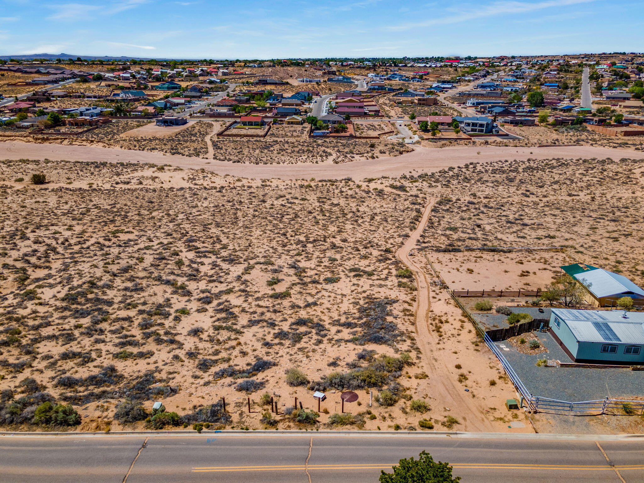 Photo 18 — 550B Fruta Road NE