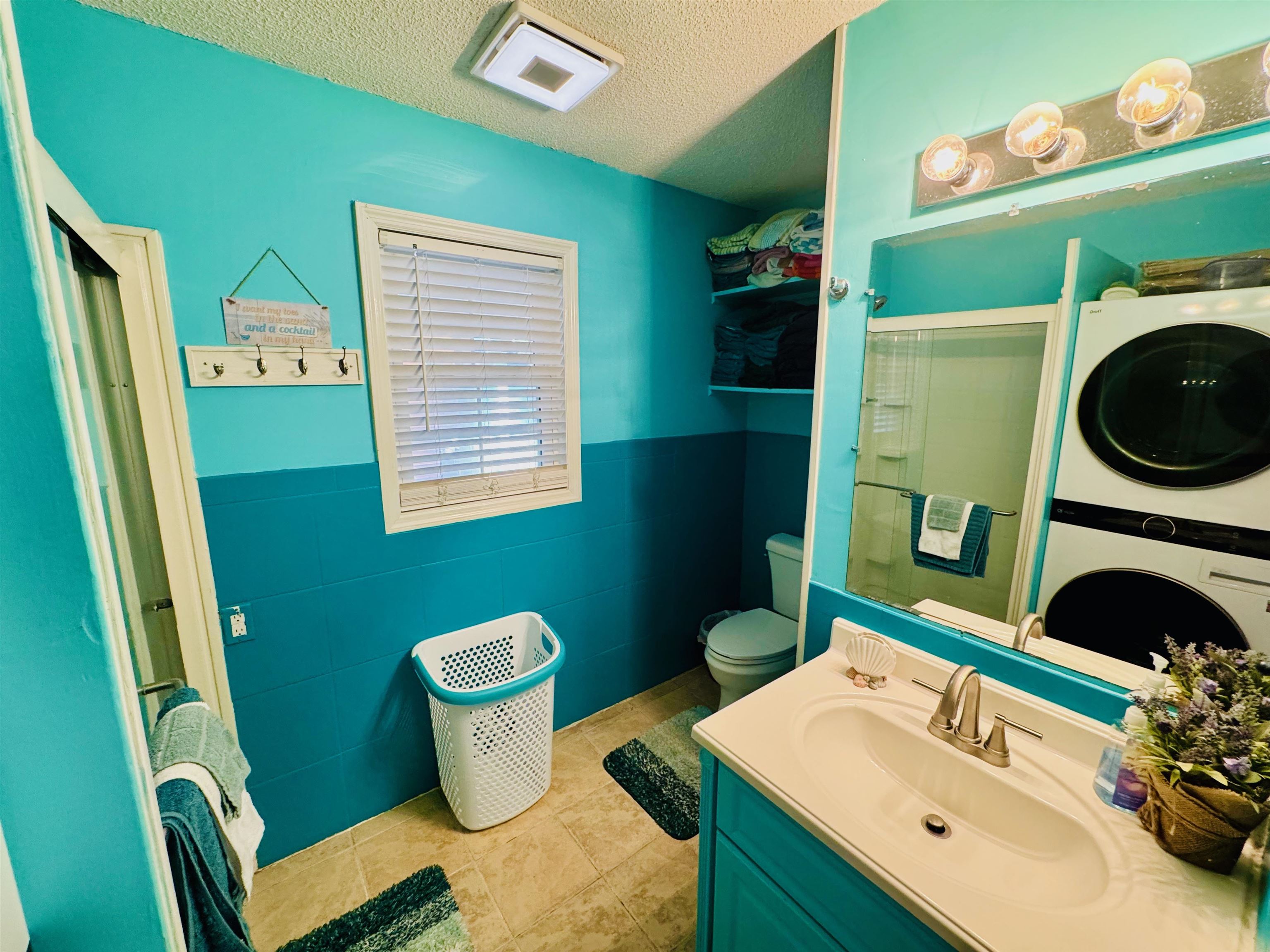2610375 | Photo 26